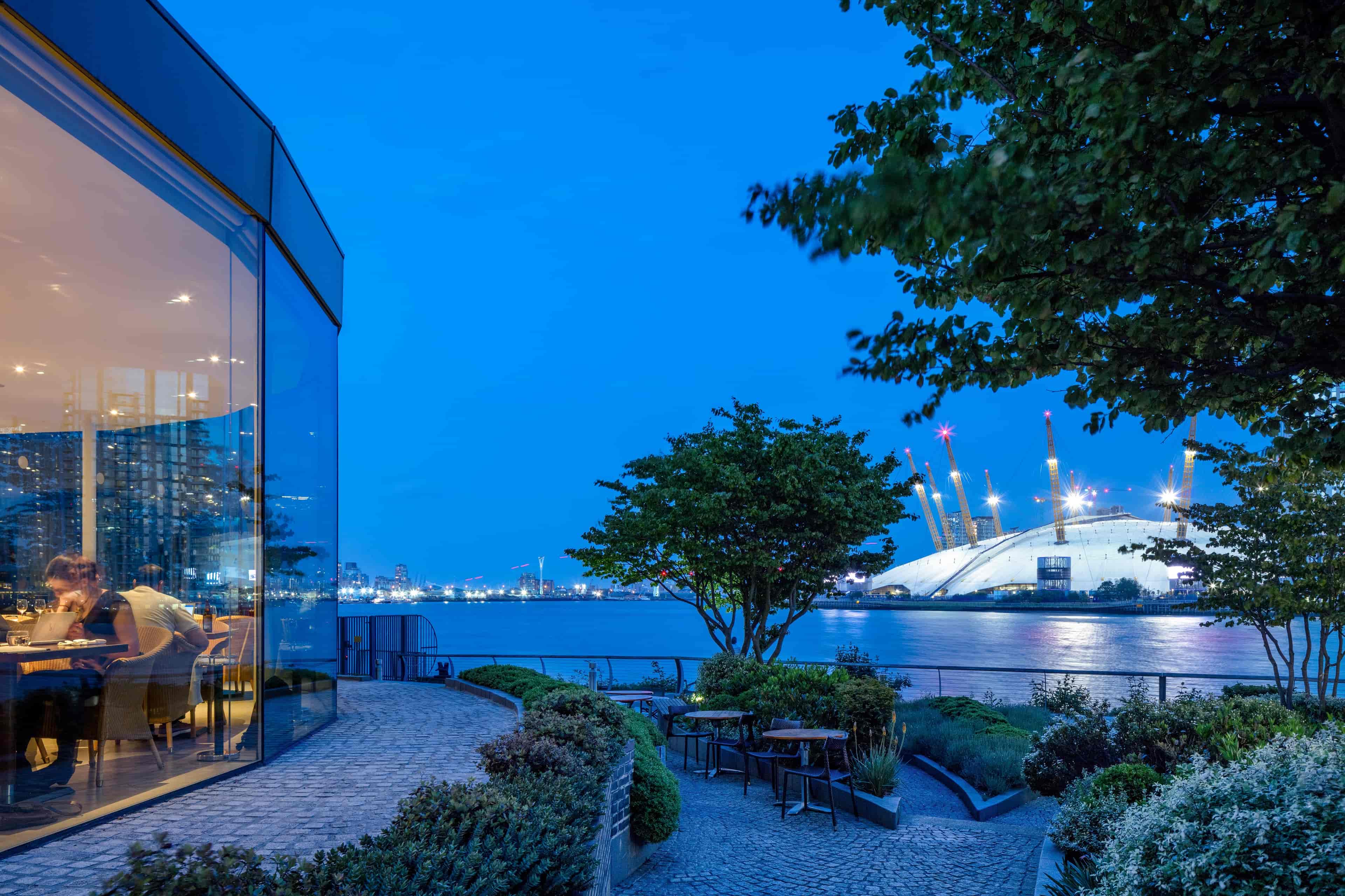 Radisson Blu Edwardian, New Providence Wharf - image