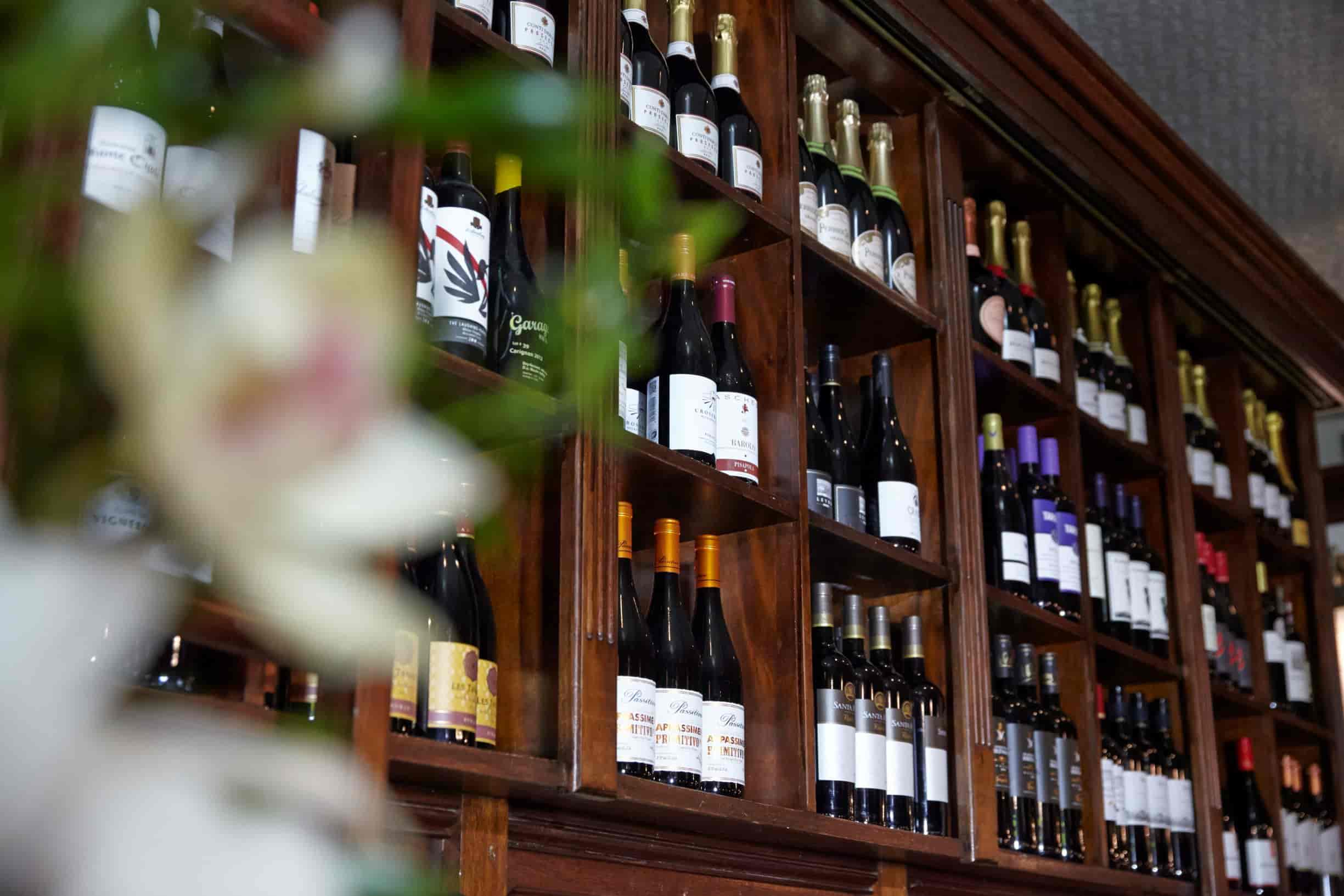 Dalys Wine Bar - image