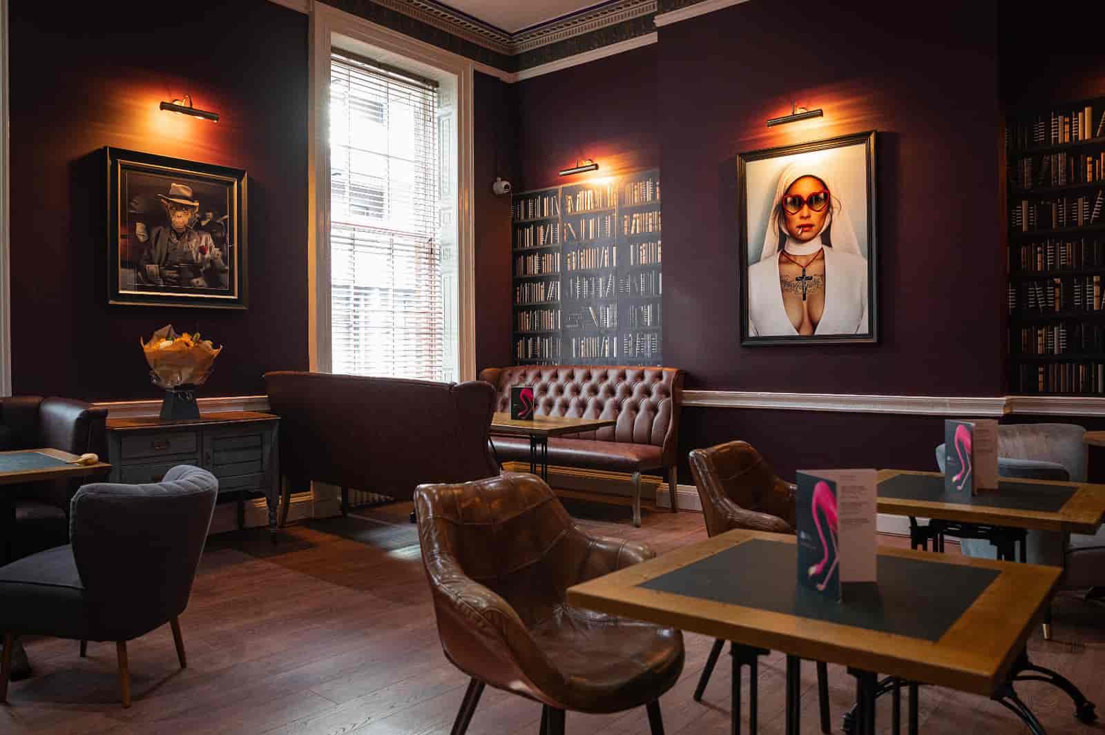 Royal Institution Bar - image