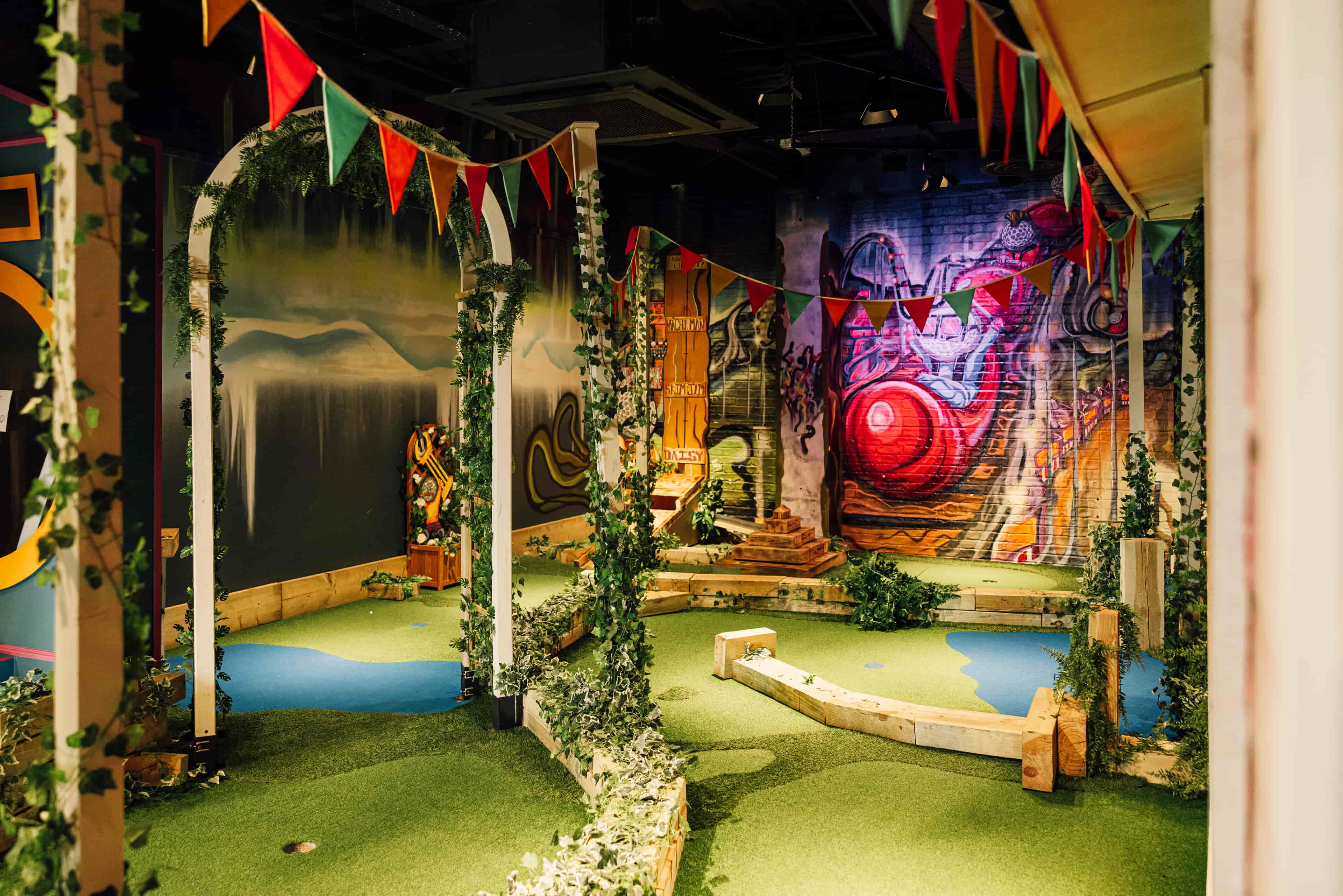 Caddies Crawley - image