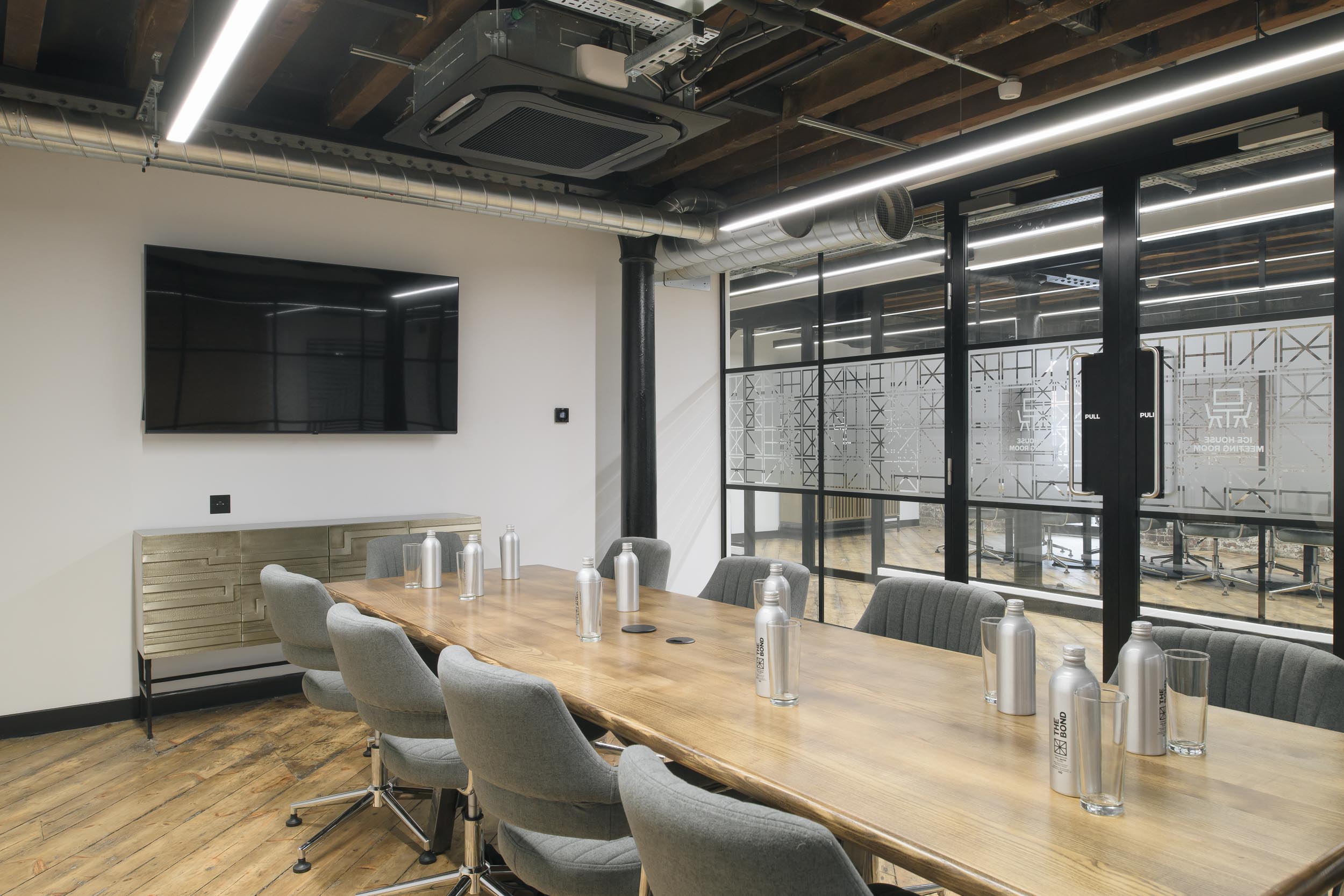 Modern conference room with wooden table and ergonomic chairs for productive meetings.