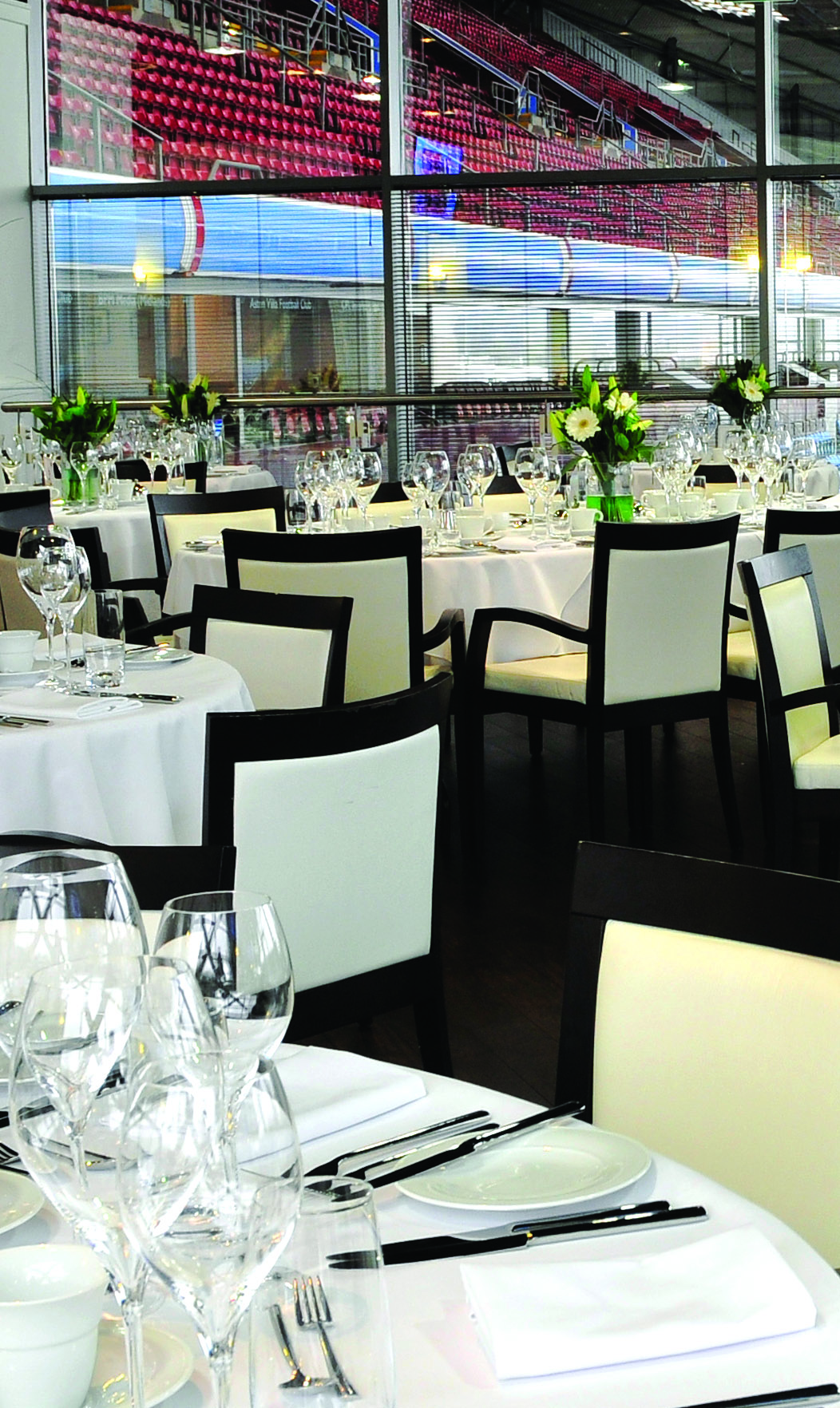 Elegant dining space in Villa Park for corporate dinners and private events.