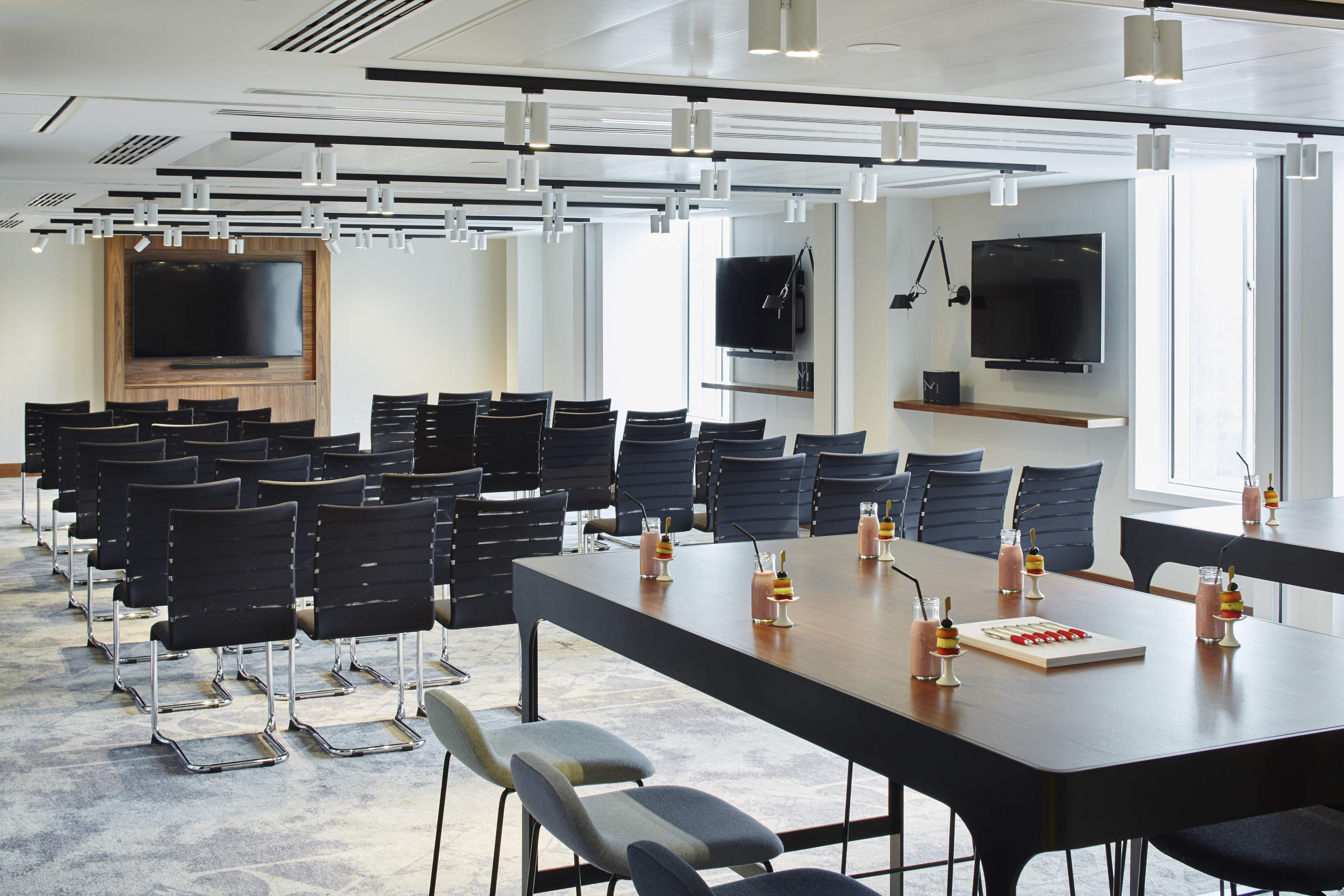 Modern meeting space at London Heathrow Marriott with versatile layout for workshops and presentations.