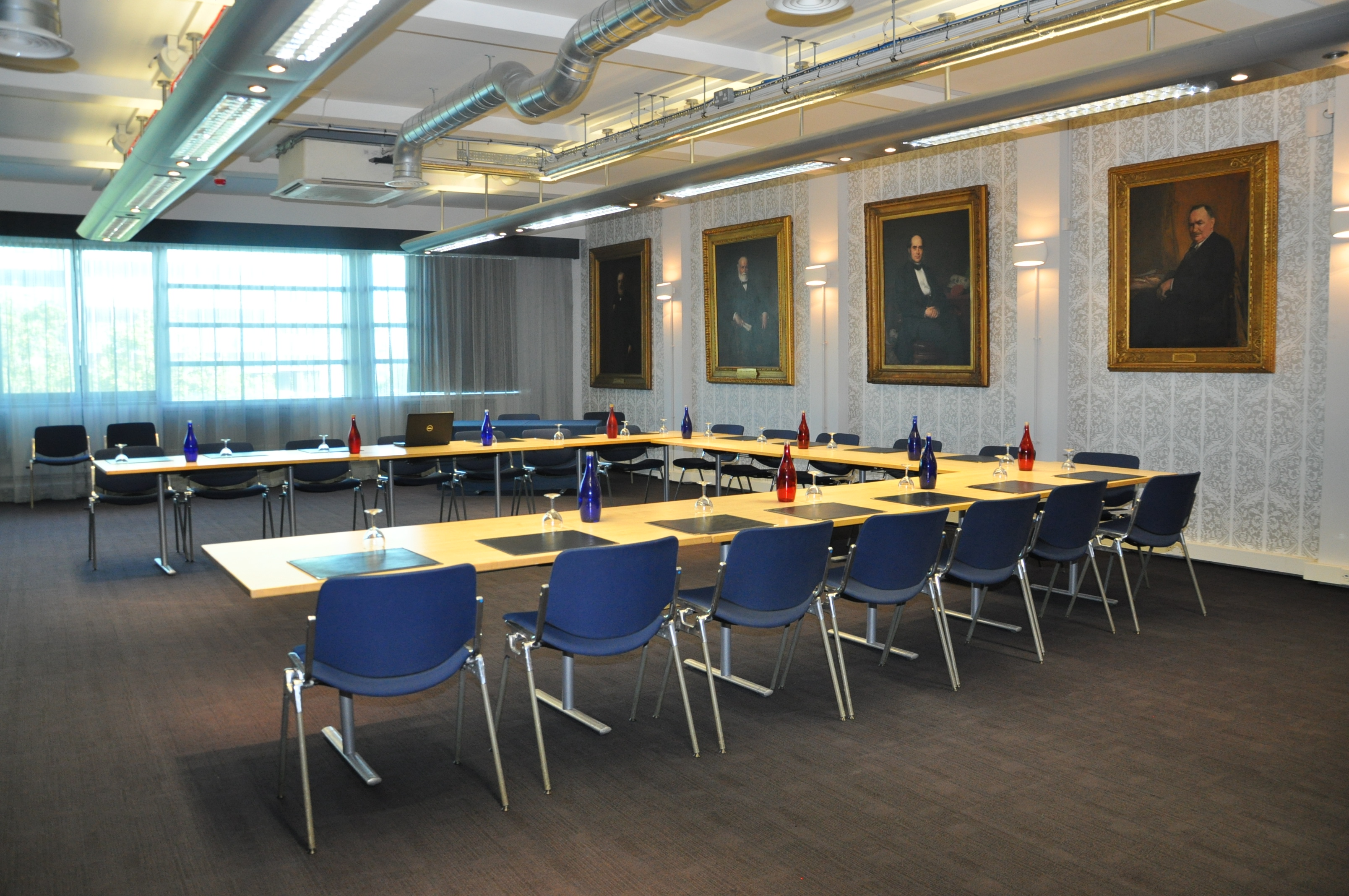 Bessemer Suite meeting room with U-shaped table for professional gatherings at IOM3.
