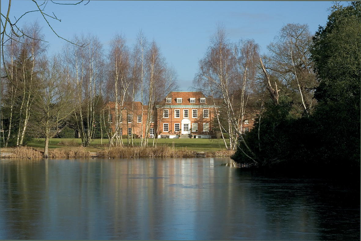 Exclusive Use venue at Stoke Place with serene lake, ideal for corporate retreats and events. - Banner