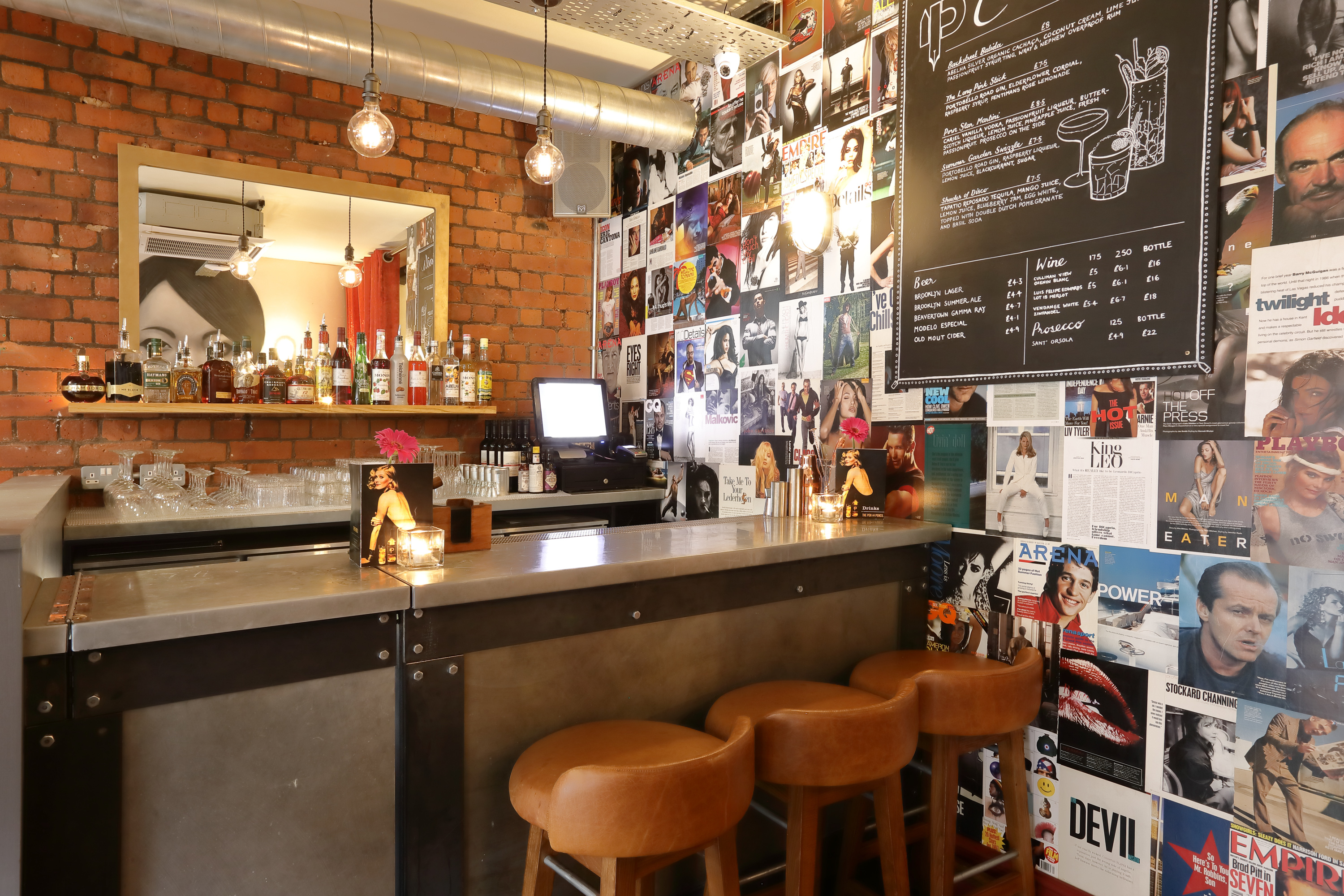 Stylish bar with exposed brick, ideal for networking events and casual gatherings.