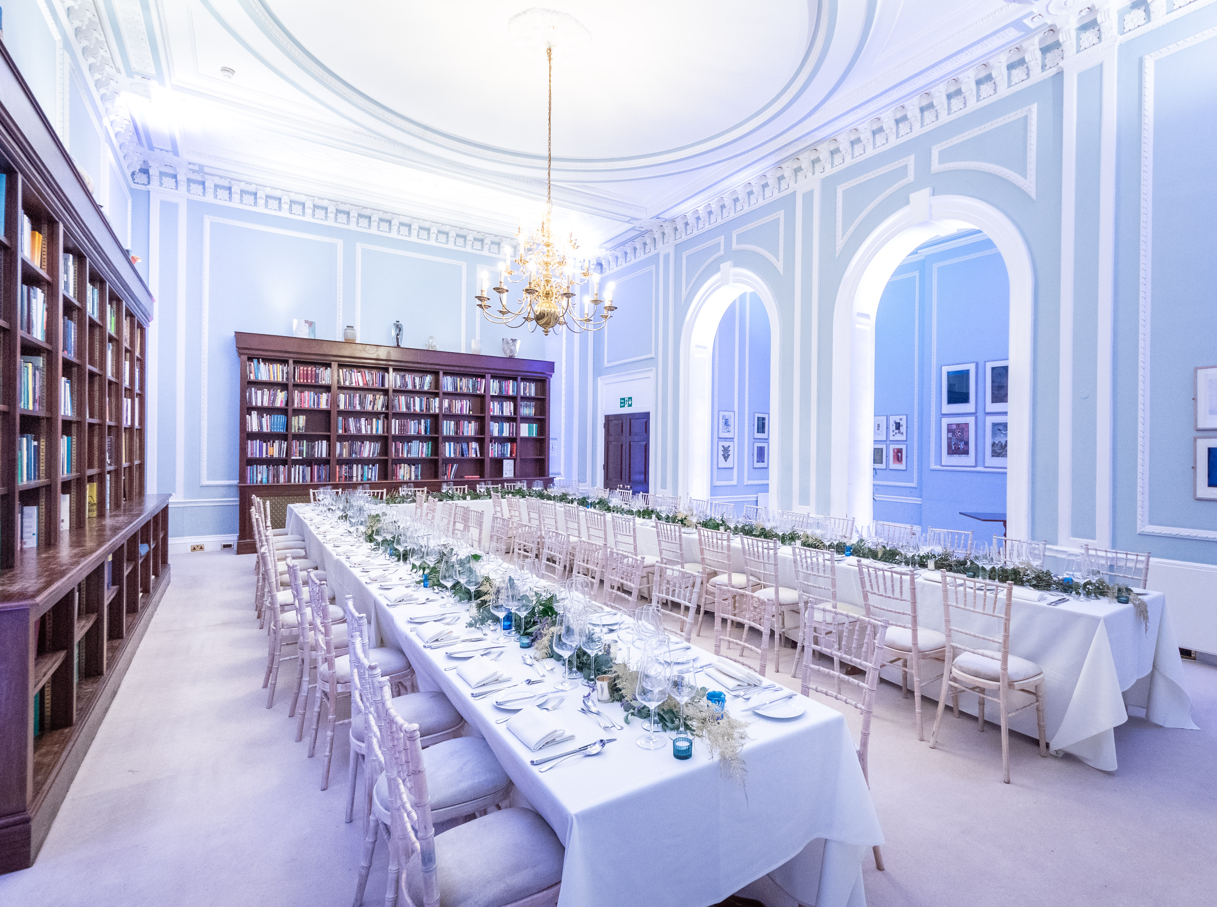 Elegant dining room with floral decor, perfect for formal dinners and corporate events.