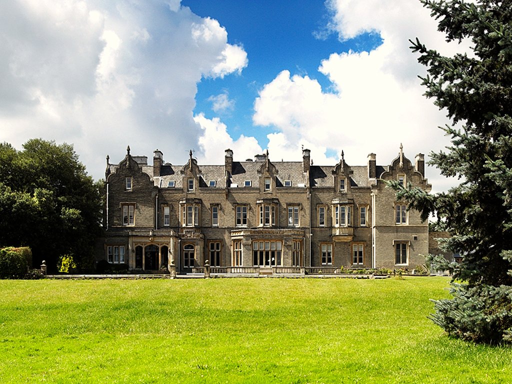 Shendish Manor Hotel - image 1