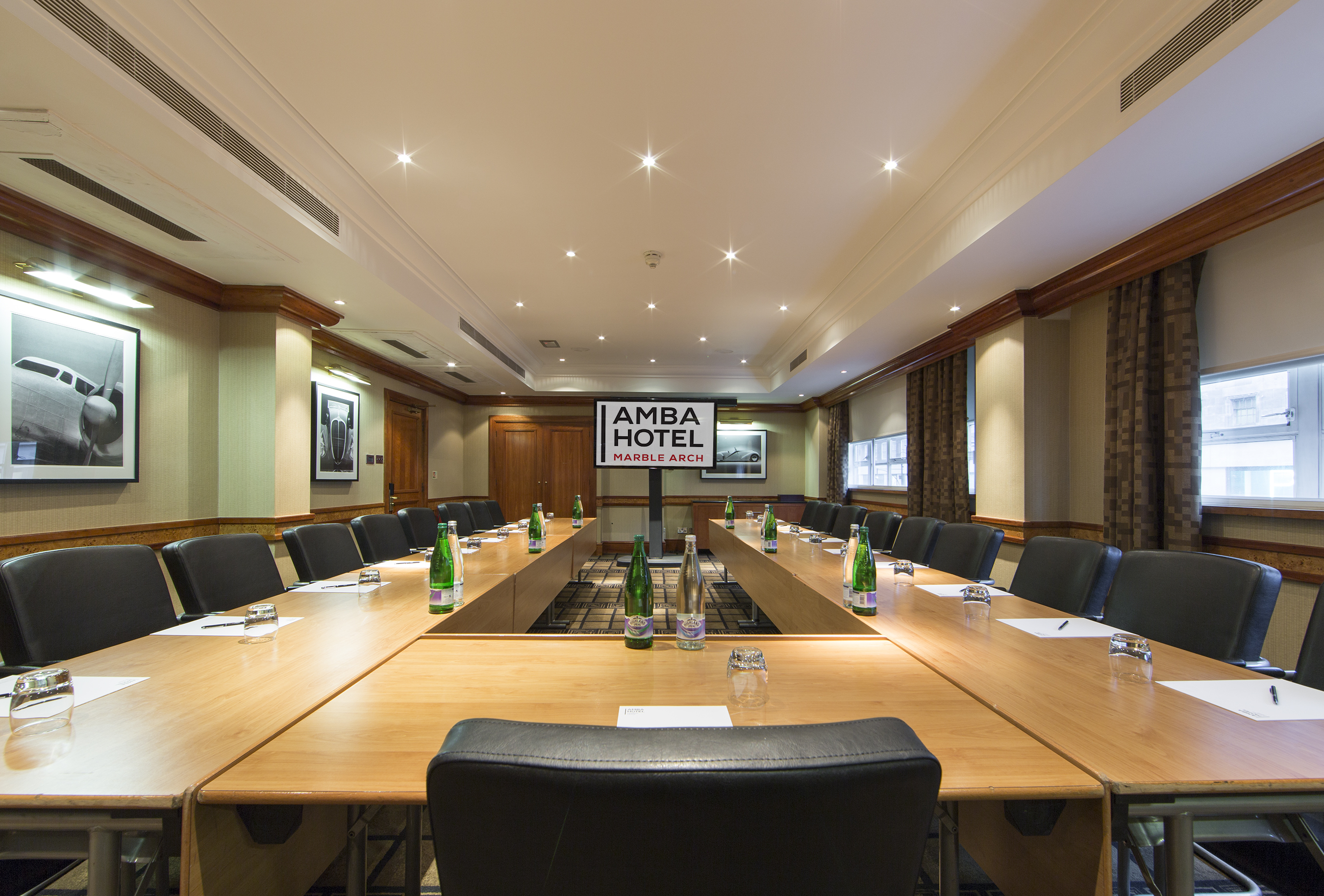 Meeting room at Thistle Marble Arch, ideal for corporate events and workshops.