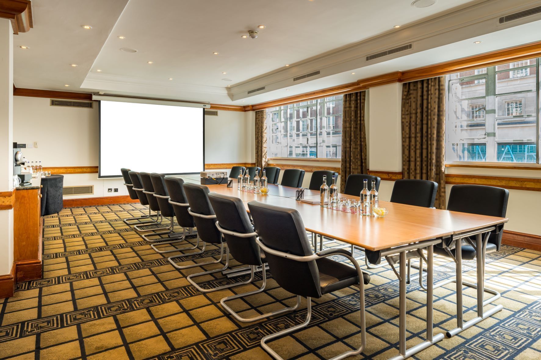 Meeting room at Green Park, Thistle Marble Arch, with natural light and projector for corporate events.