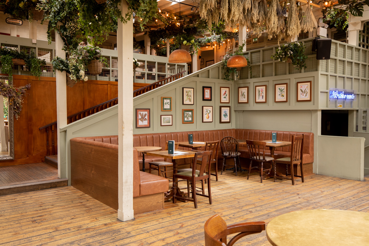 Charming garden venue with rustic decor for intimate gatherings and team-building events.