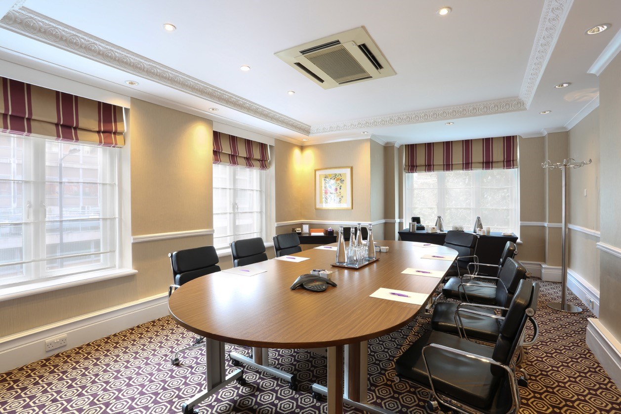 Trafalgar Suite at St Ermin’s Hotel, oval table, ideal for professional meetings and events.