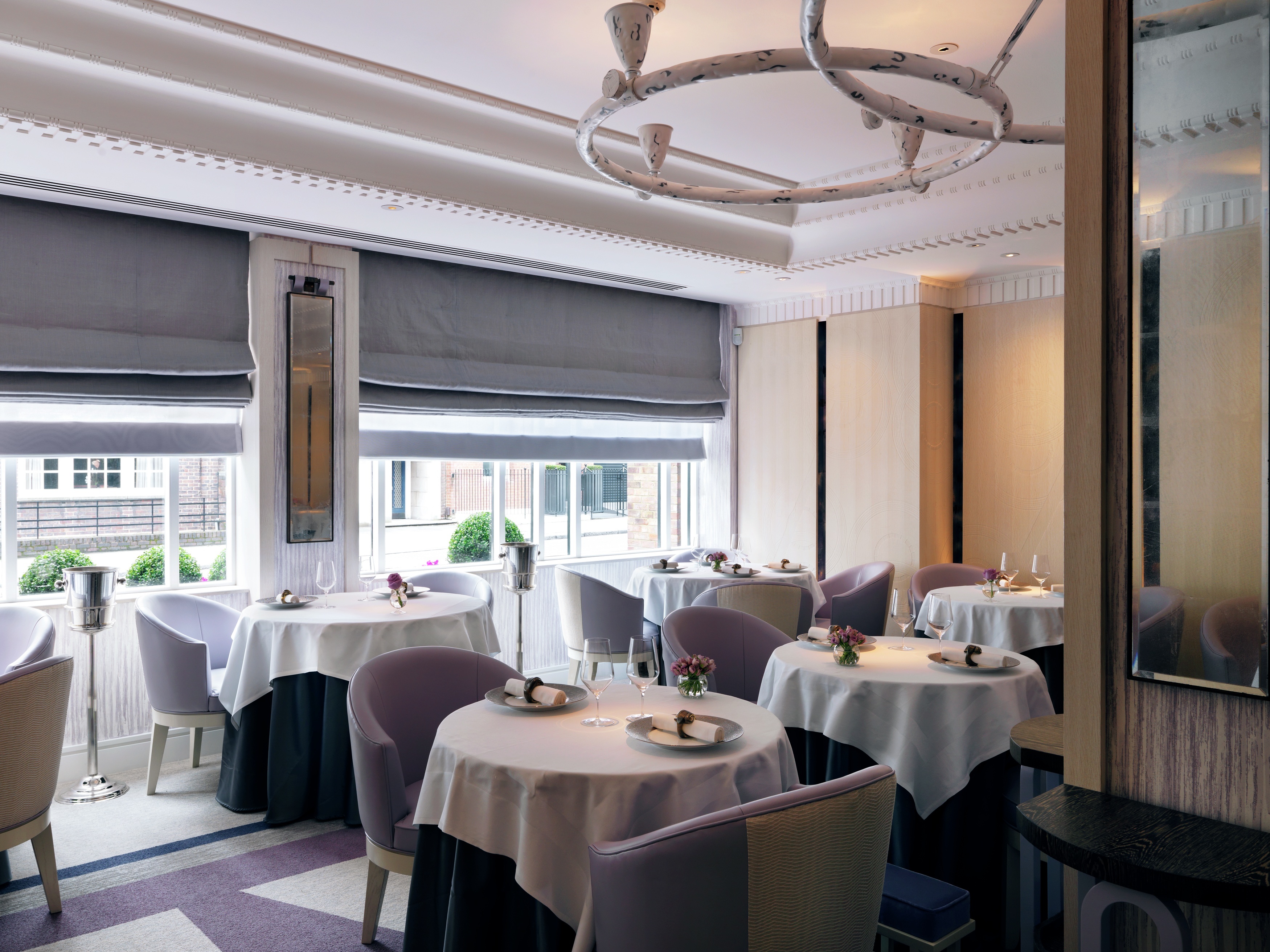 Elegant dining space at Restaurant Gordon Ramsay for upscale events and intimate meetings.