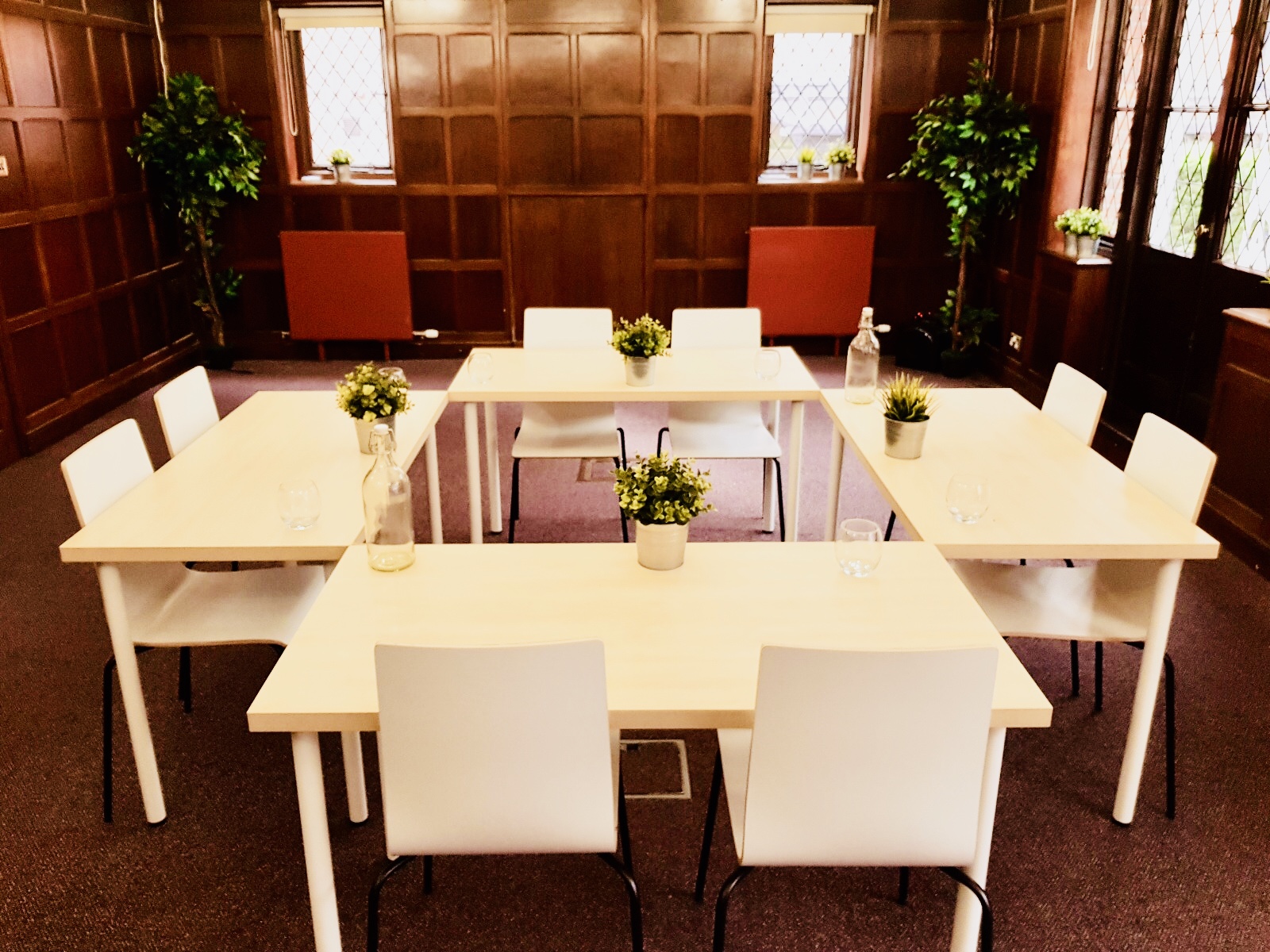 William Penn meeting space with tables, greenery, ideal for workshops and brainstorming. - Banner