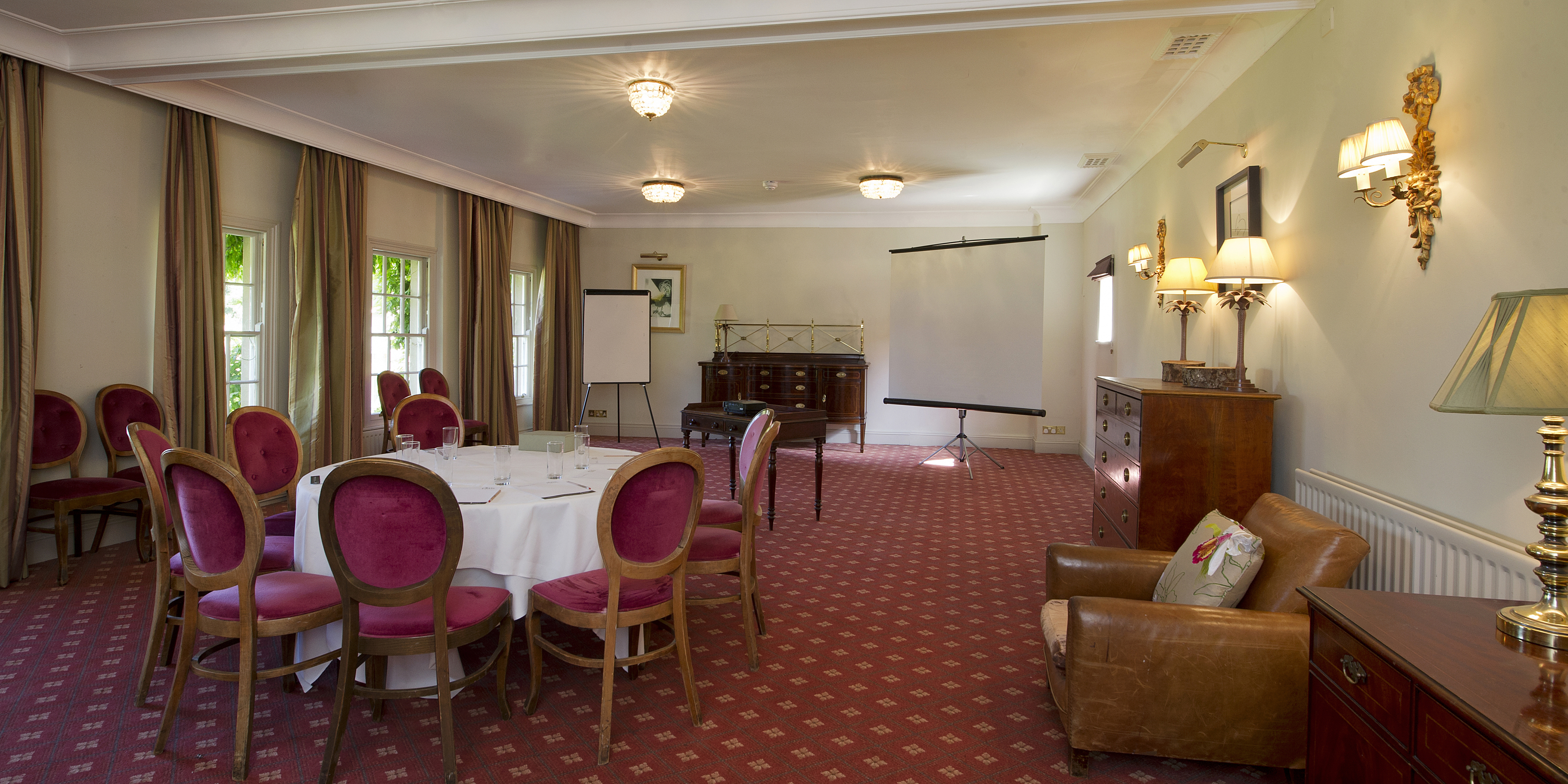 Abberley Suite meeting room with round table, ideal for workshops and gatherings.