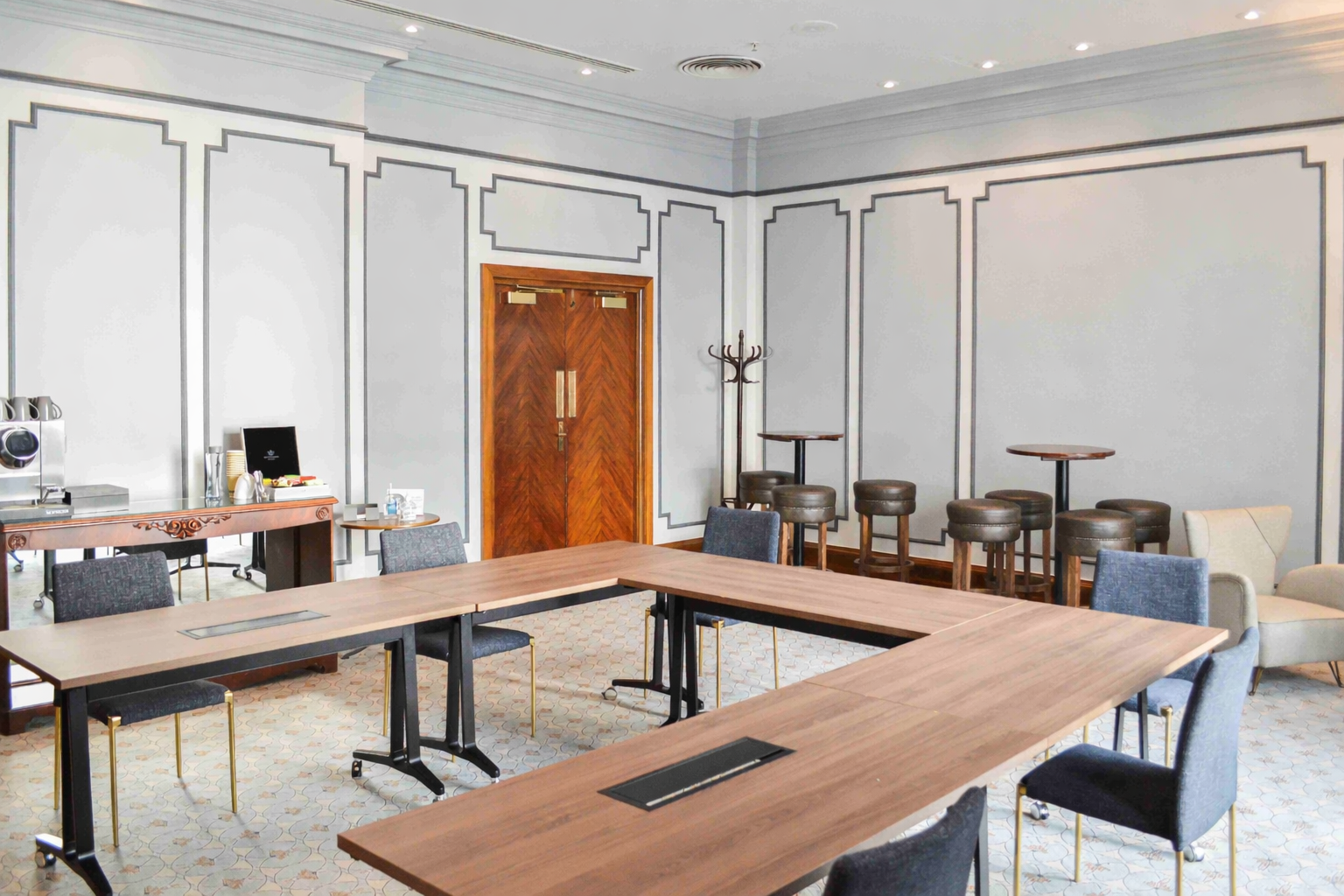 Leaders Bar meeting room in U-shape setup for London corporate events or breakout sessions.