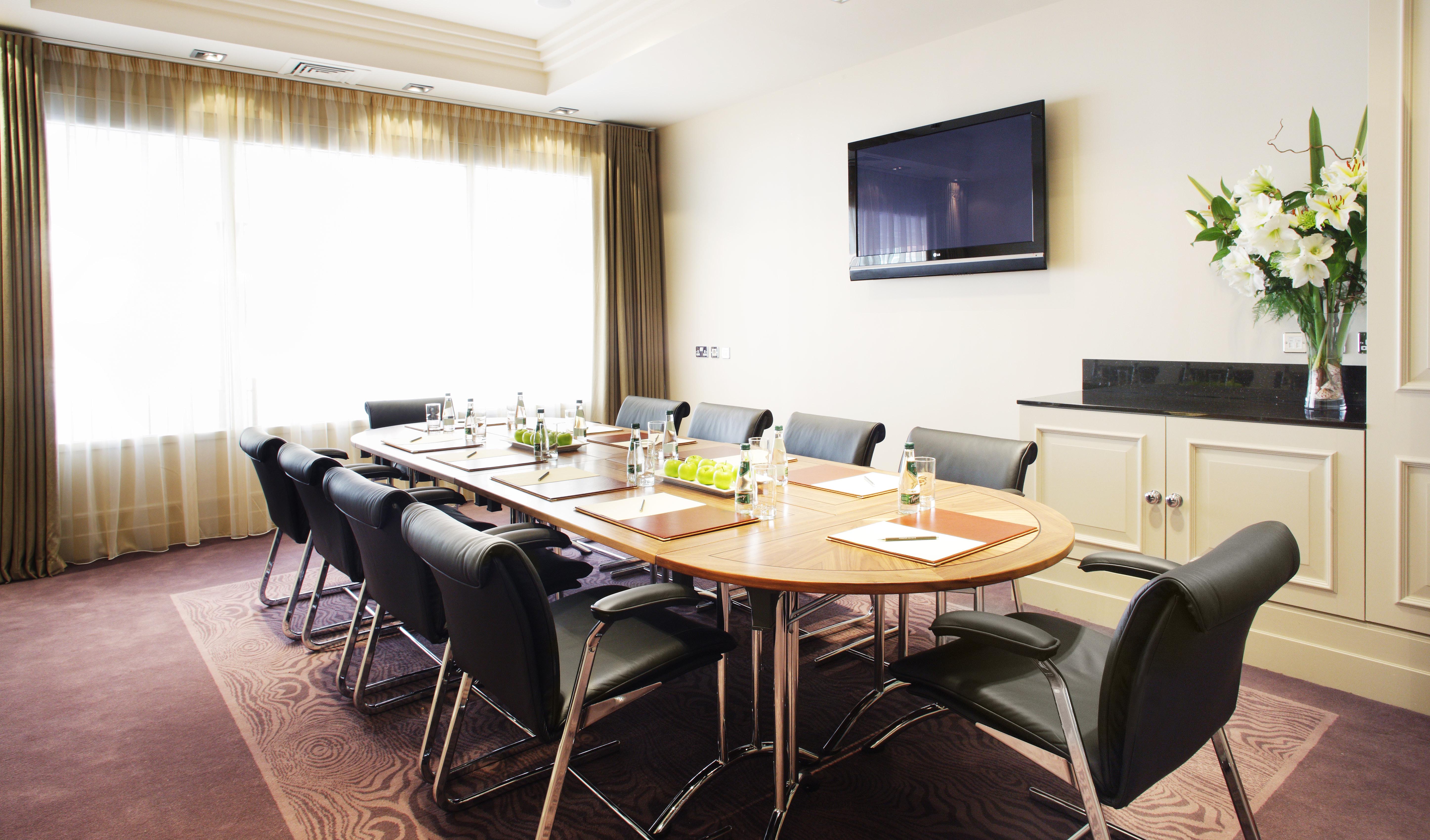 William West Suite meeting room with oval table, perfect for professional events.