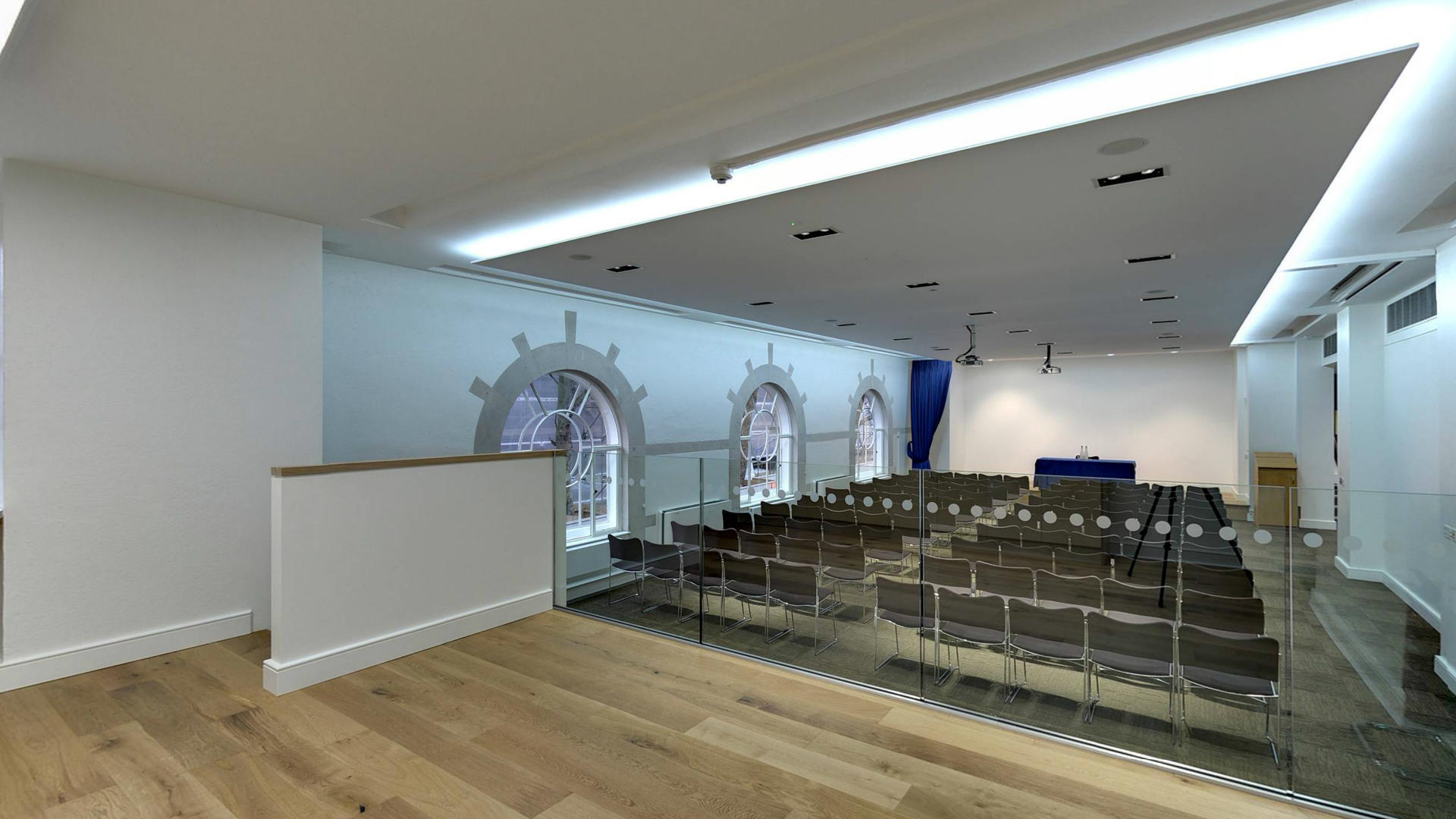 Modern event space with natural light, ideal for corporate meetings and workshops. - Banner