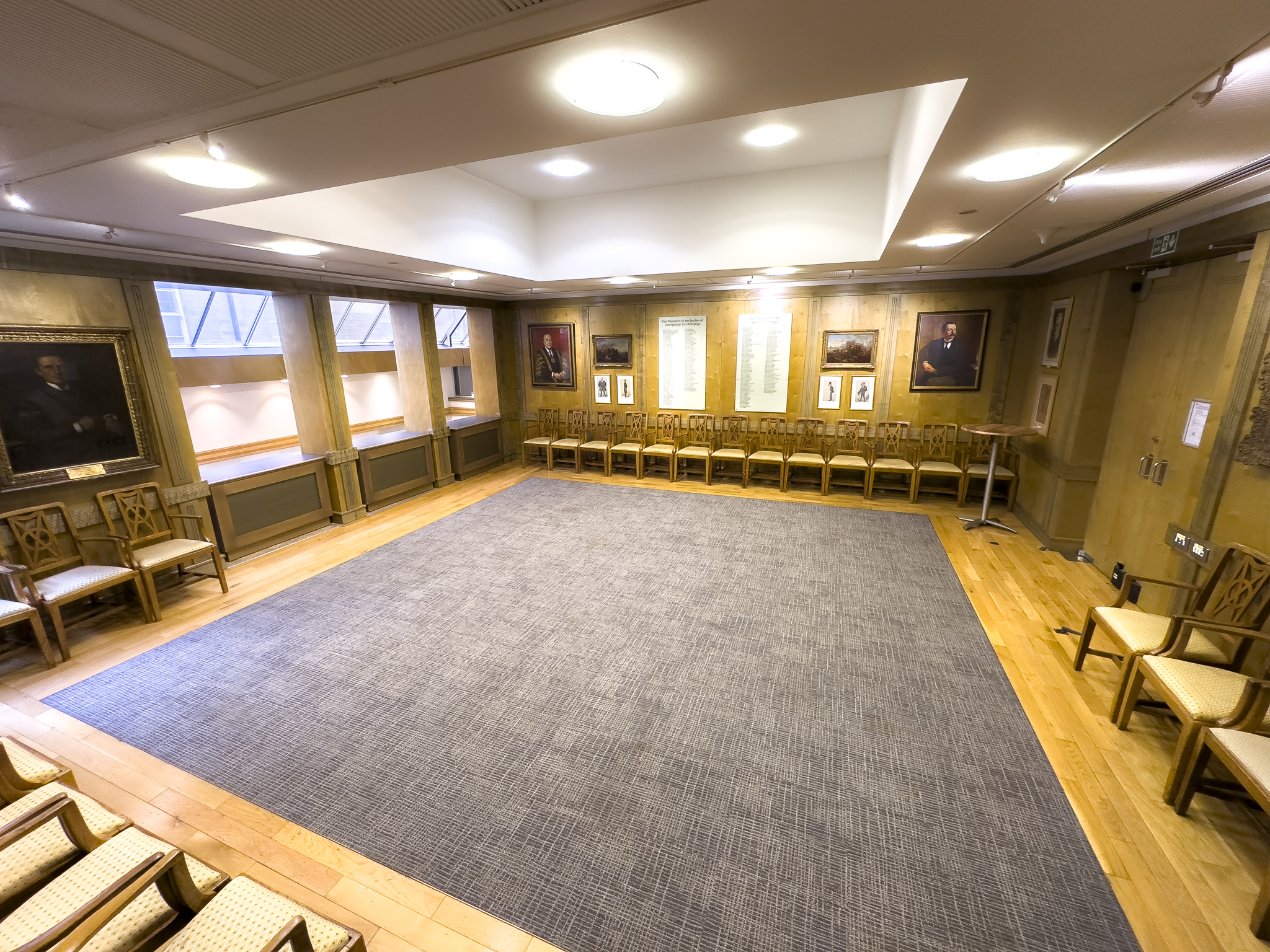 Versatile ENT meeting room with warm lighting for workshops and discussions.