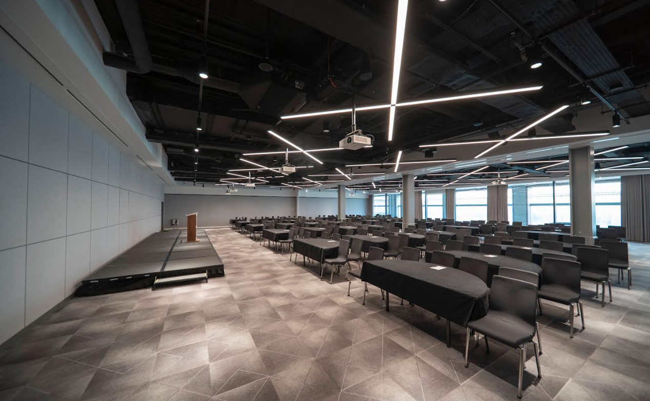 Modern Finsbury Suite with black tables, ideal for conferences and meetings.