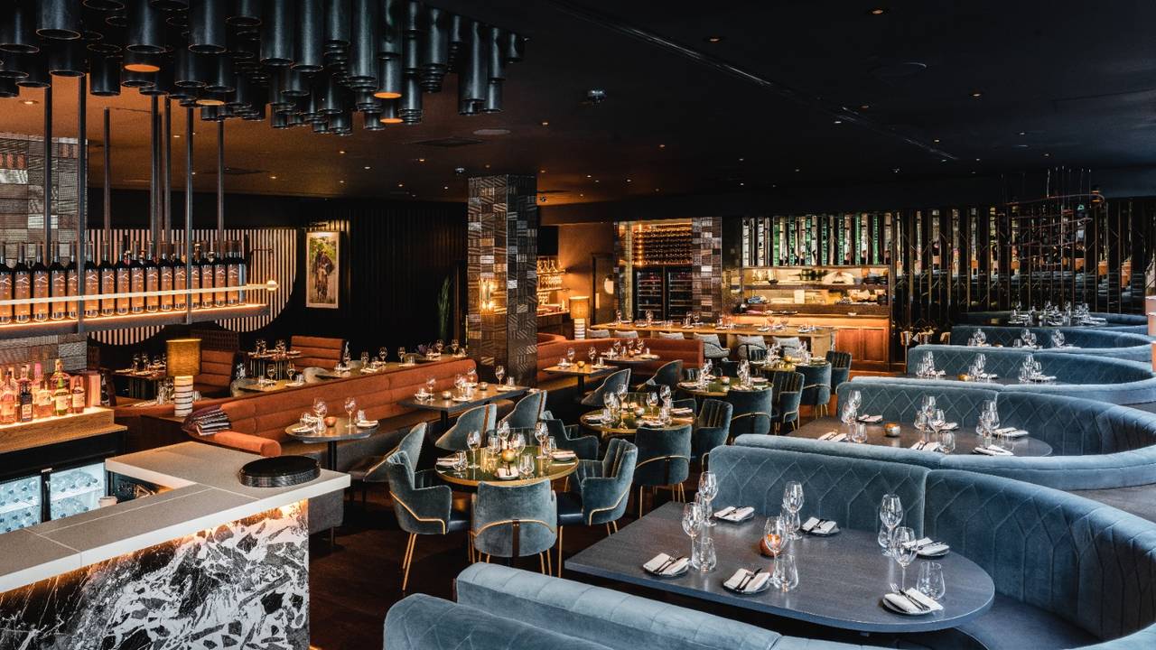 Sophisticated bar area in Glasgow, ideal for upscale events and private gatherings.