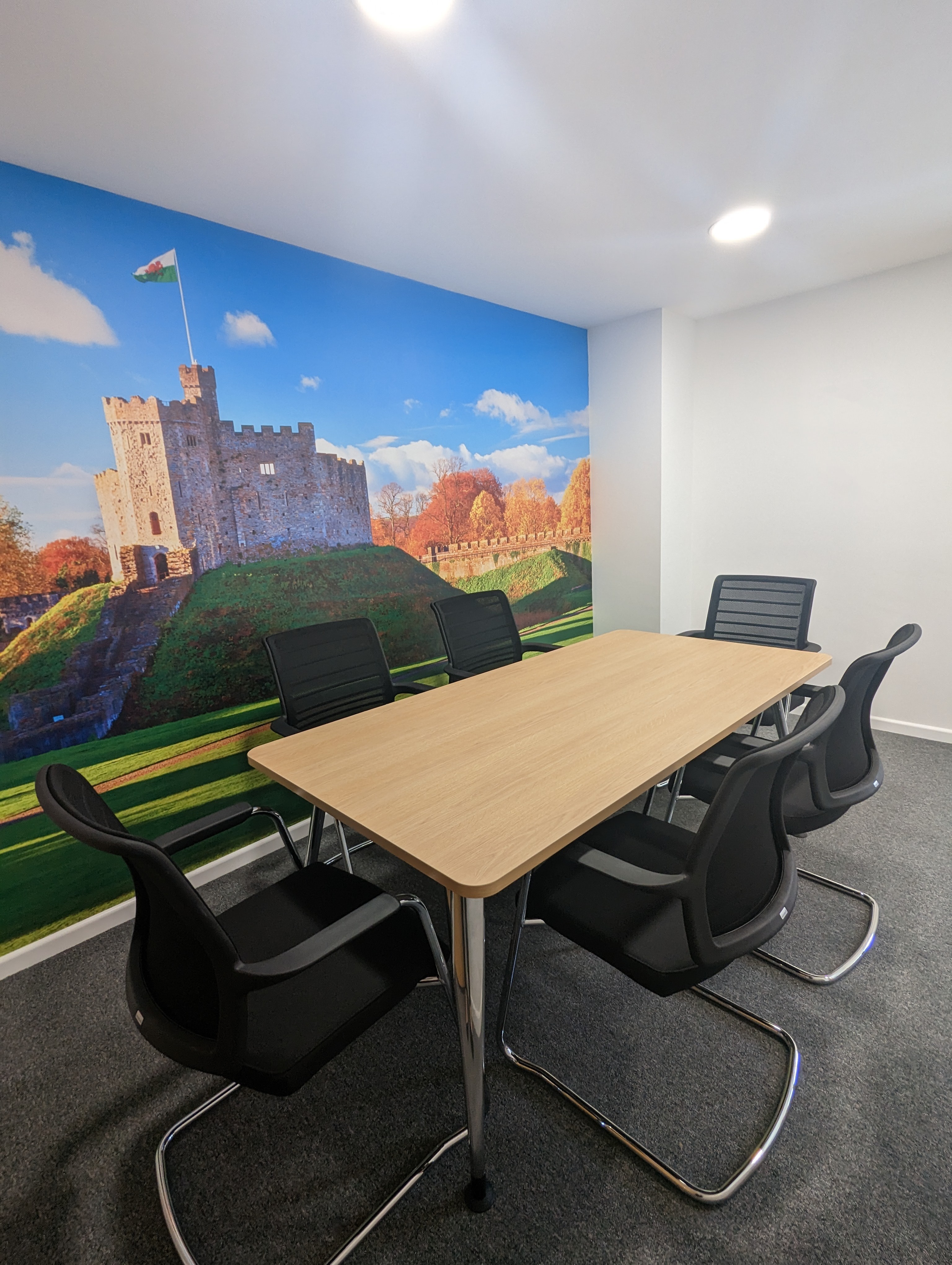 Modern meeting room with wooden table, ideal for brainstorming and strategic planning.