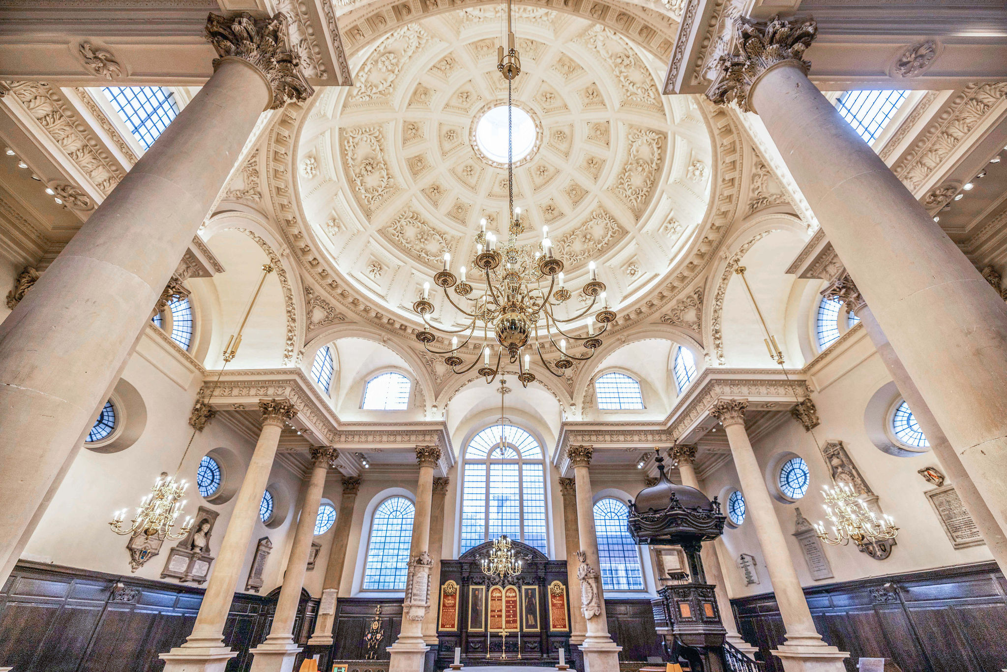St Stephen Walbrook event space with high ceilings, ideal for upscale meetings and gatherings. - Banner