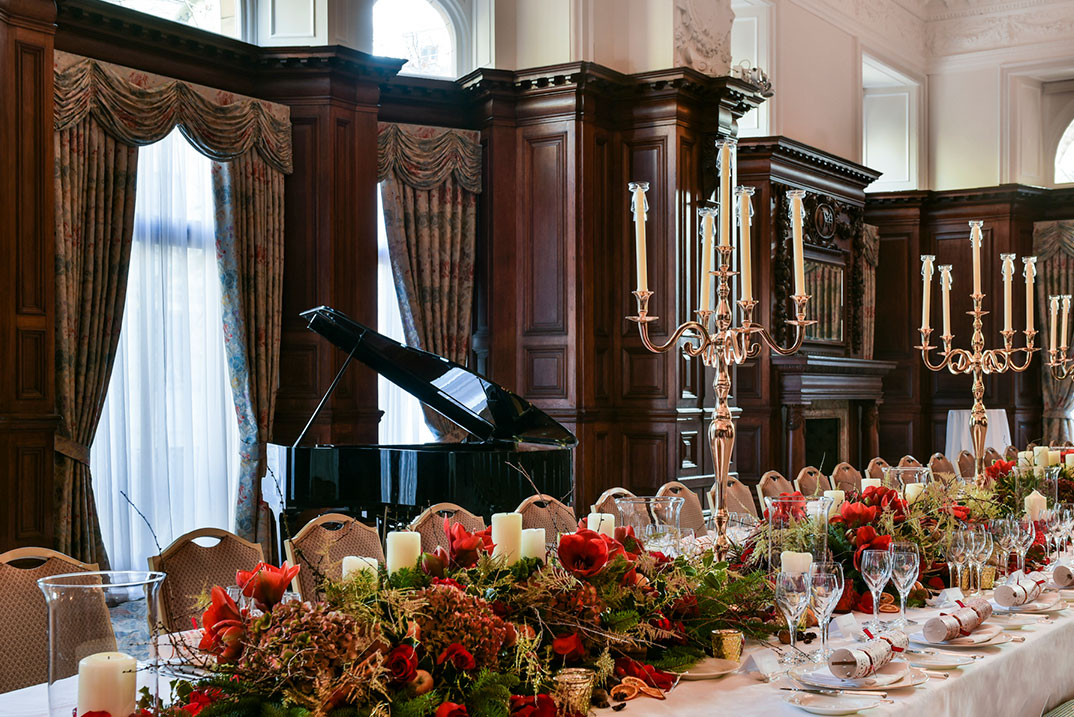 Elegant banquet table with grand piano in The Landmark London for upscale events.