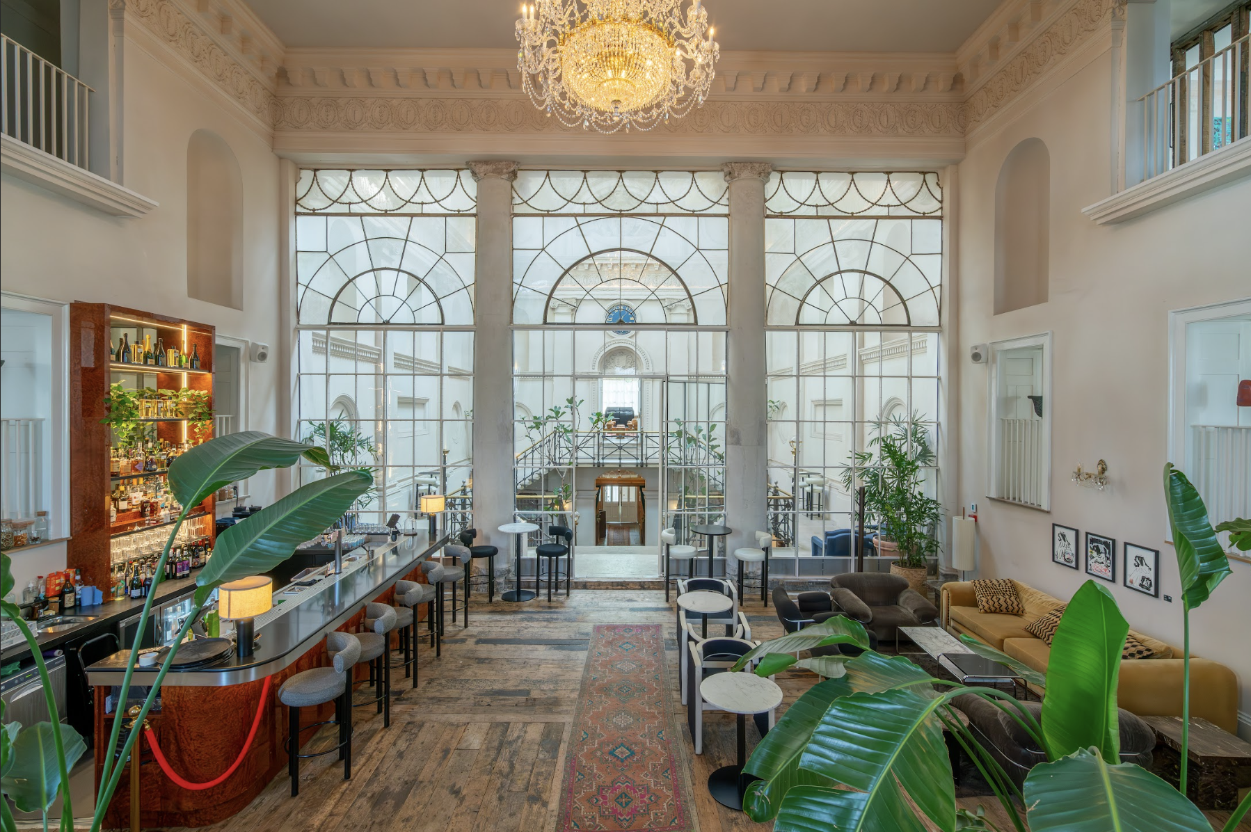Stylish Courtroom Bar venue with large windows for meetings and events in Knotel Workclub.