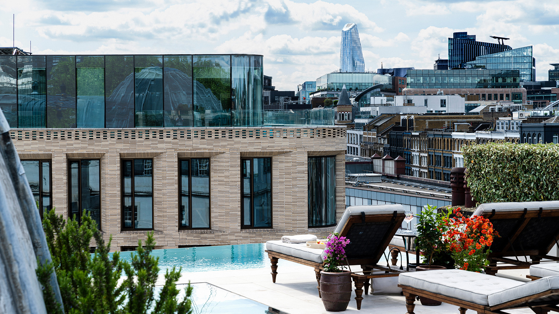 Rooftop venue with pool at Knotel Workclub, ideal for upscale events and networking. - Banner