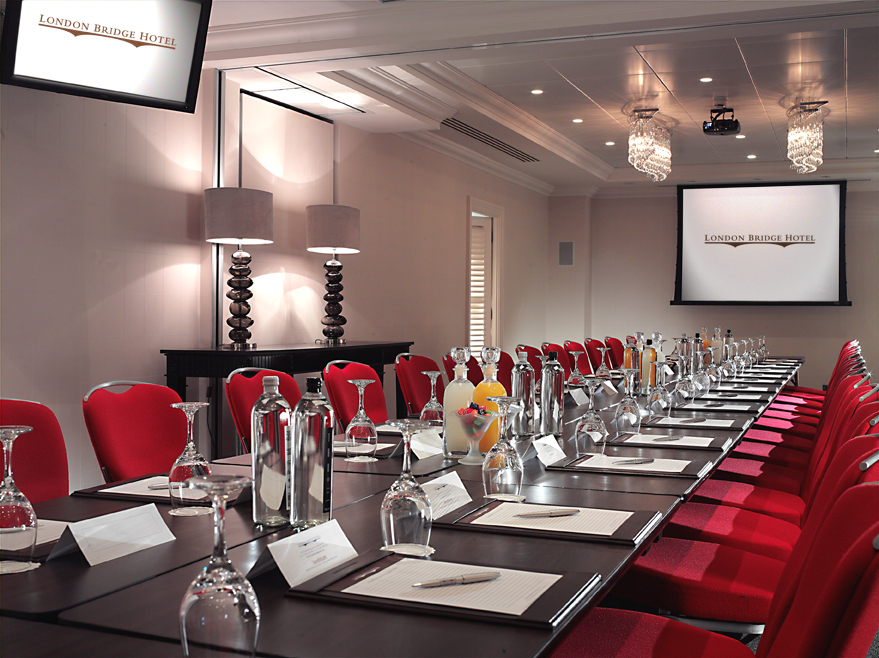 Shakespeare Suite II meeting room with elegant decor for corporate events in London. - Banner