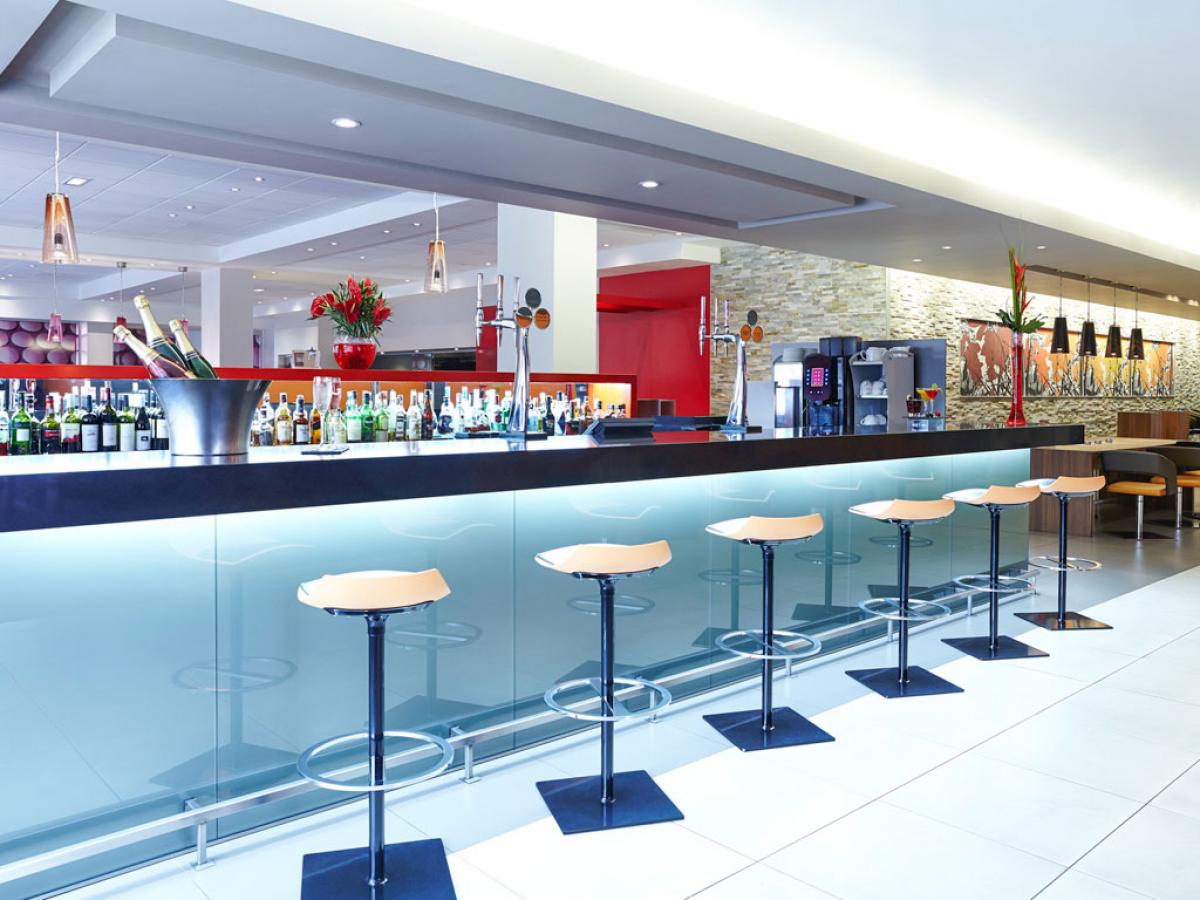 Sleek bar area at Novotel Birmingham Centre, ideal for networking events and social gatherings.