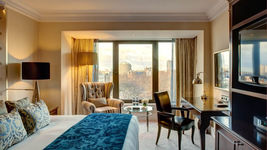 London Park Lane hotel room, VIP suite, executive retreat.