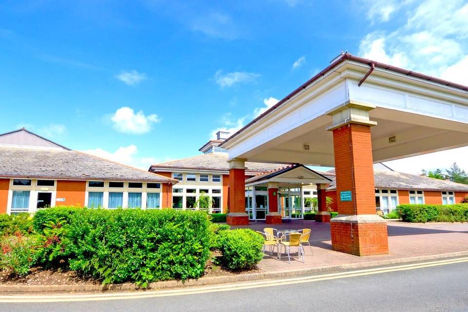 Chadwich venue at Bromsgrove Hotel & Spa, bright entrance for meetings and events. - Banner