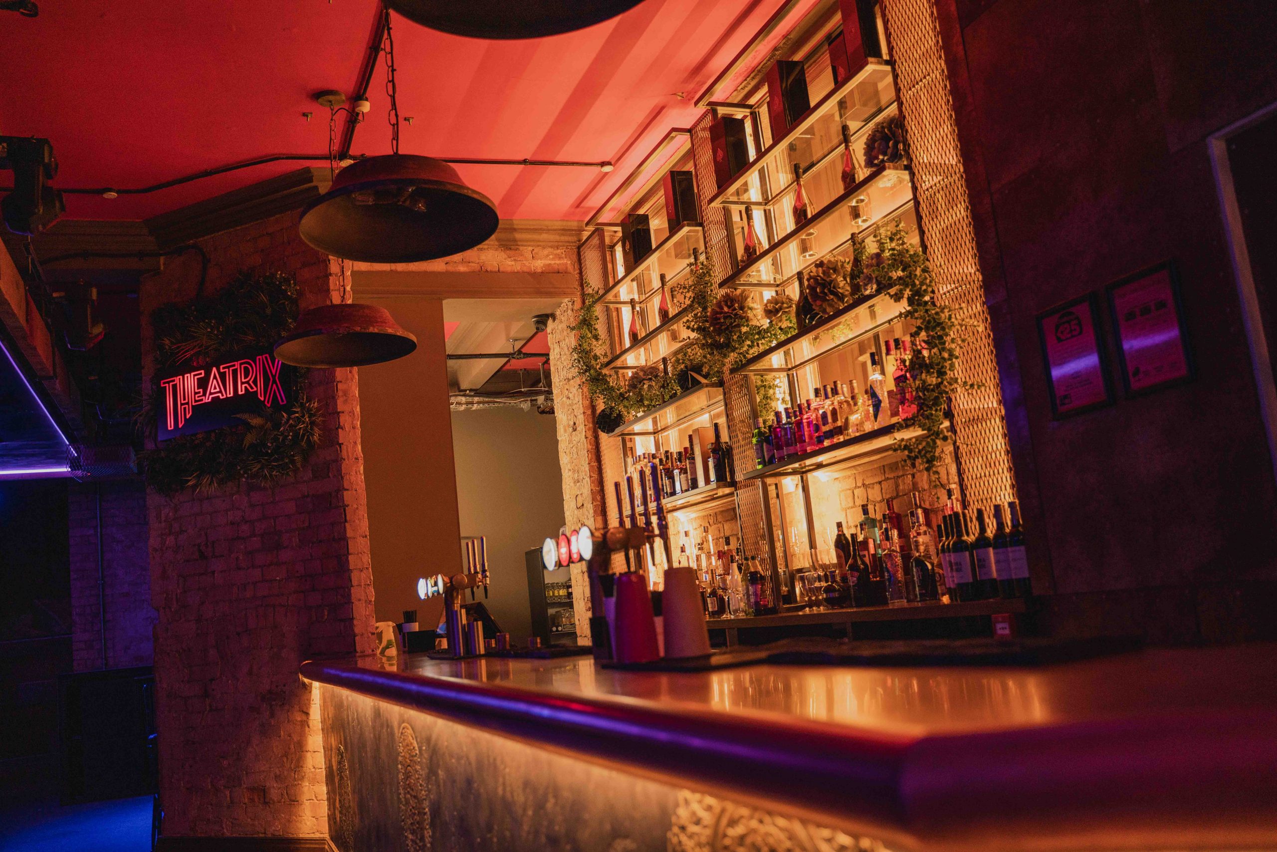 Stylish cocktail bar in Theatrix Birmingham, perfect for networking events and receptions. - Banner