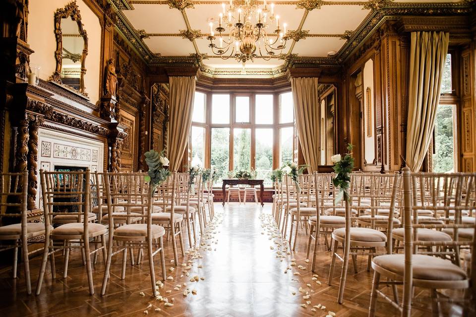 Elegant Manor Arches event space with chiavari chairs, perfect for weddings and gatherings.