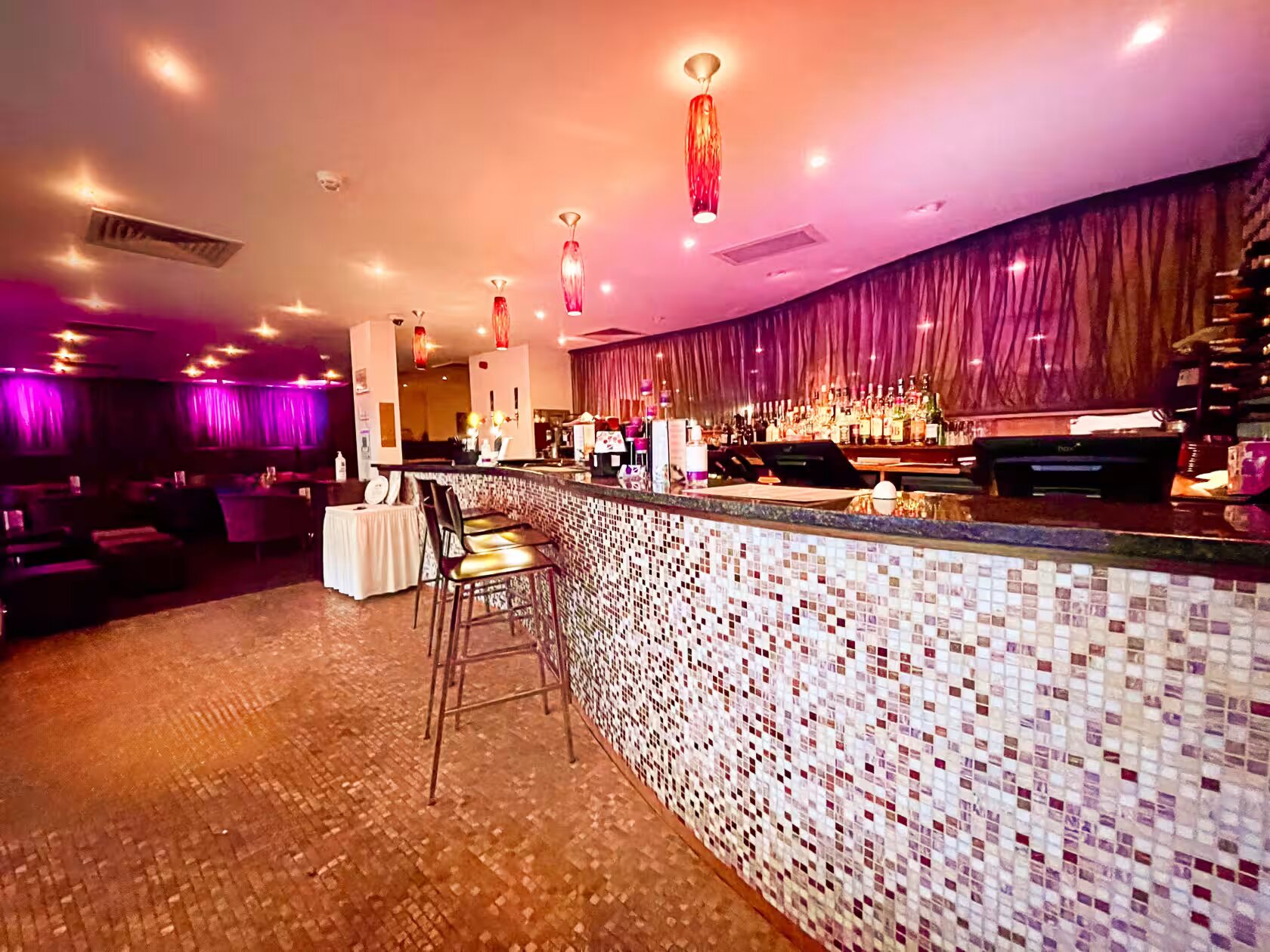 Stylish bar area in Zari Restaurant, ideal for networking events and cocktail receptions. - Banner