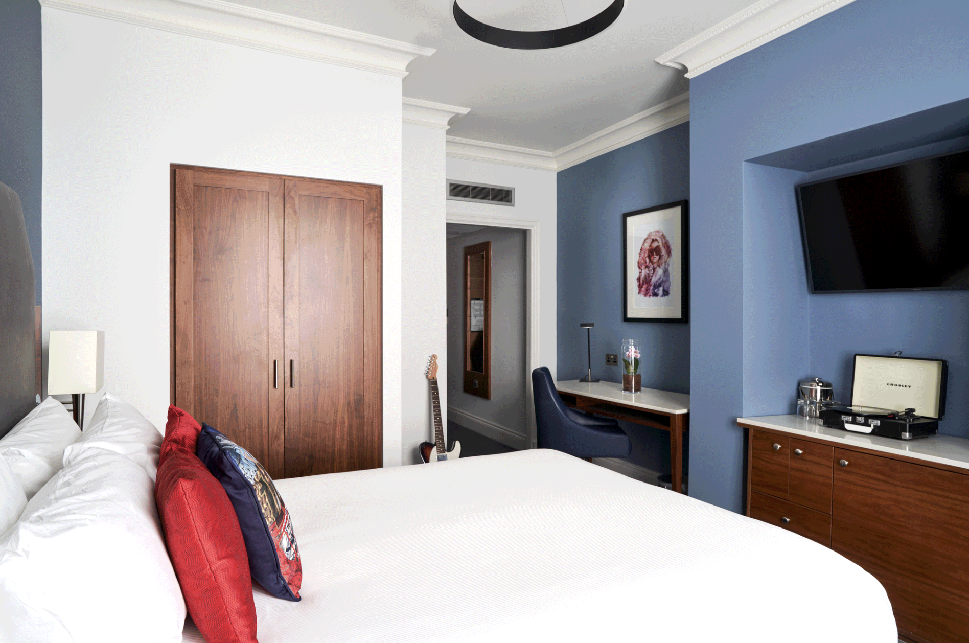 Modern hotel bedroom at The Cumberland Hotel, perfect for business events and relaxation.
