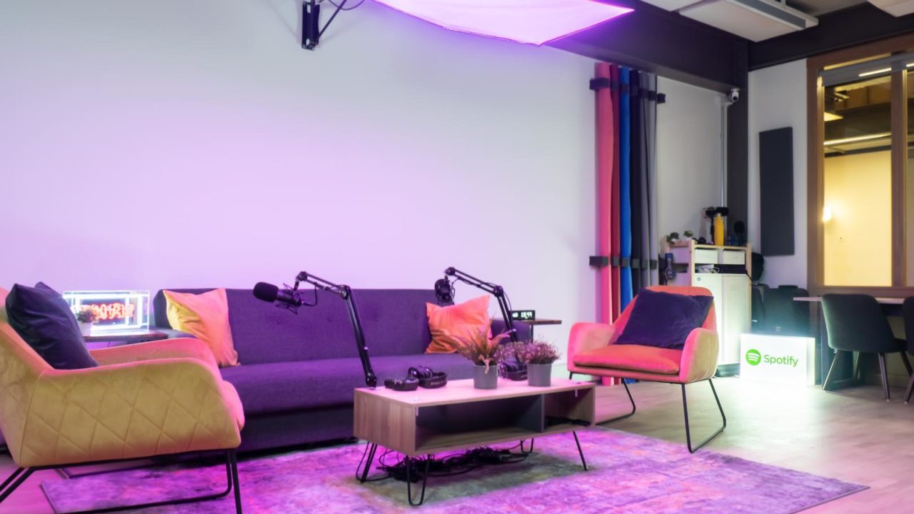 Modern recording studio with cozy seating, ideal for podcasts and teamwork. - Banner