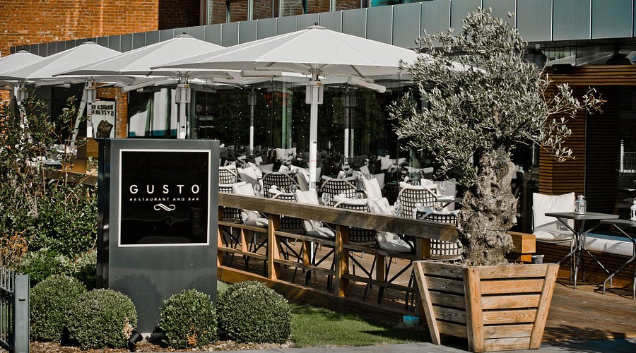 Stylish outdoor dining at Gusto Italian Cheadle Hulme, perfect for events and gatherings.