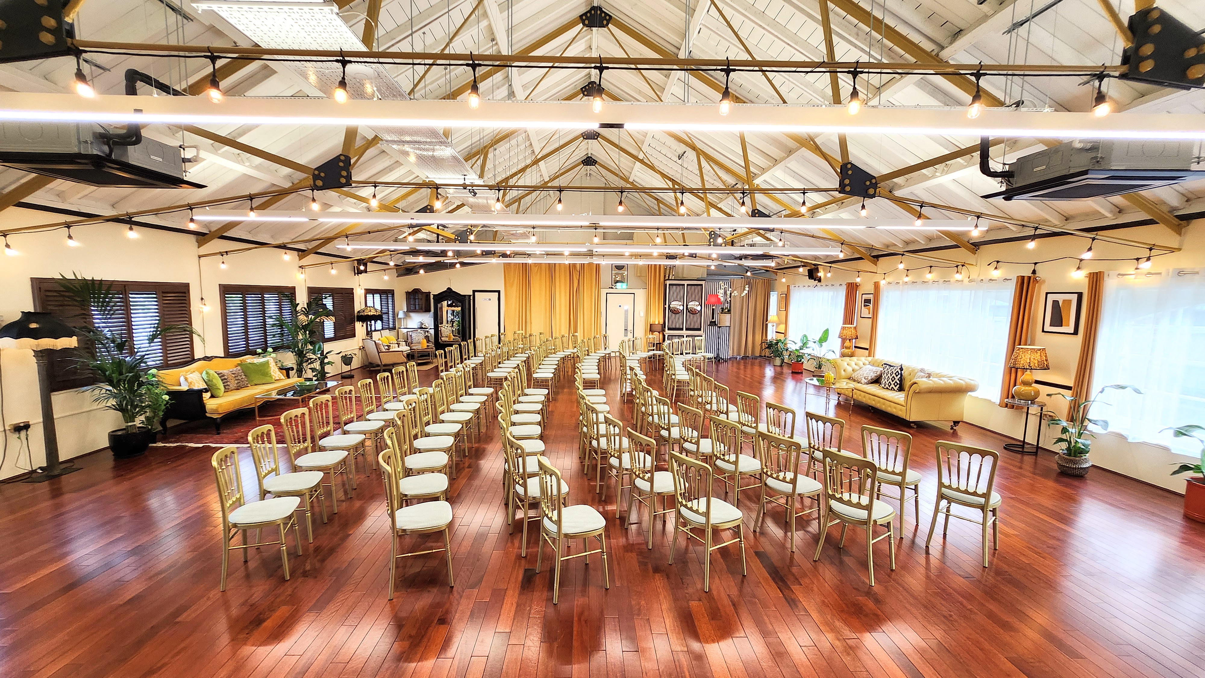 Versatile event space with natural lighting for presentations and workshops in Lumiere Underwood.