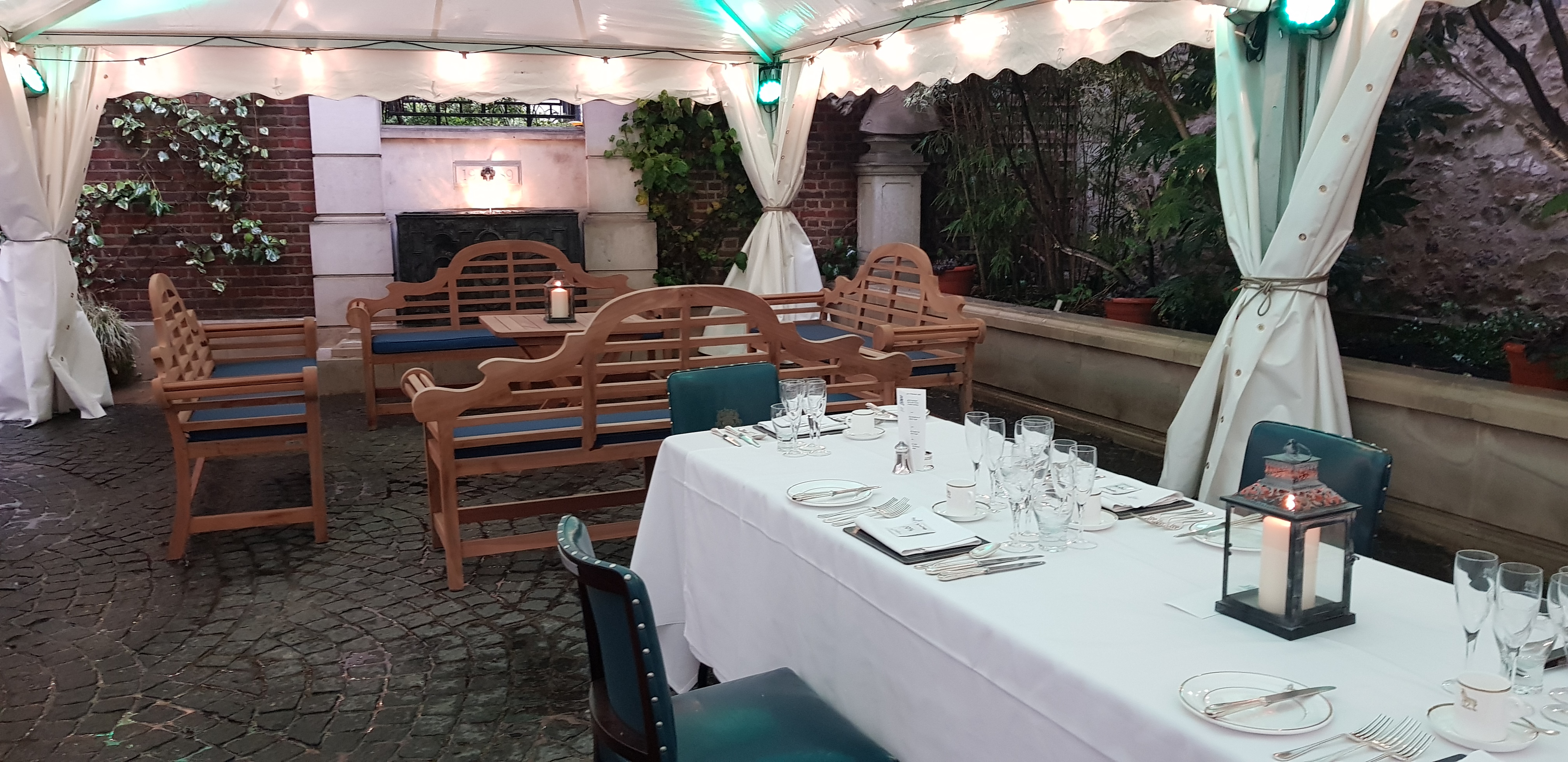 Saddlers’ Hall courtyard: elegant patio setup for private dinner and corporate reception.