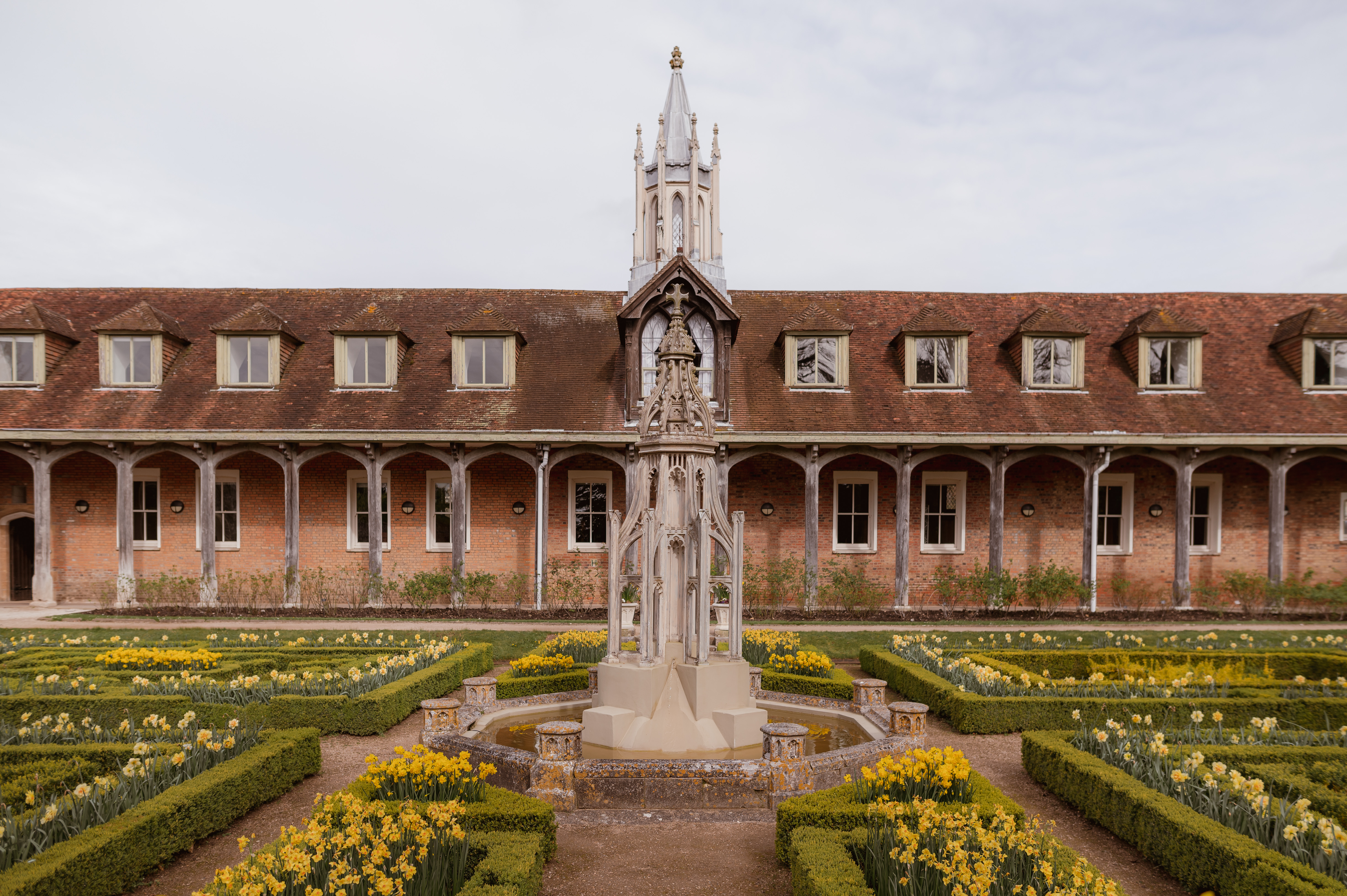 Monks Barn at Ashridge House: scenic courtyard with fountain, ideal for weddings and events.