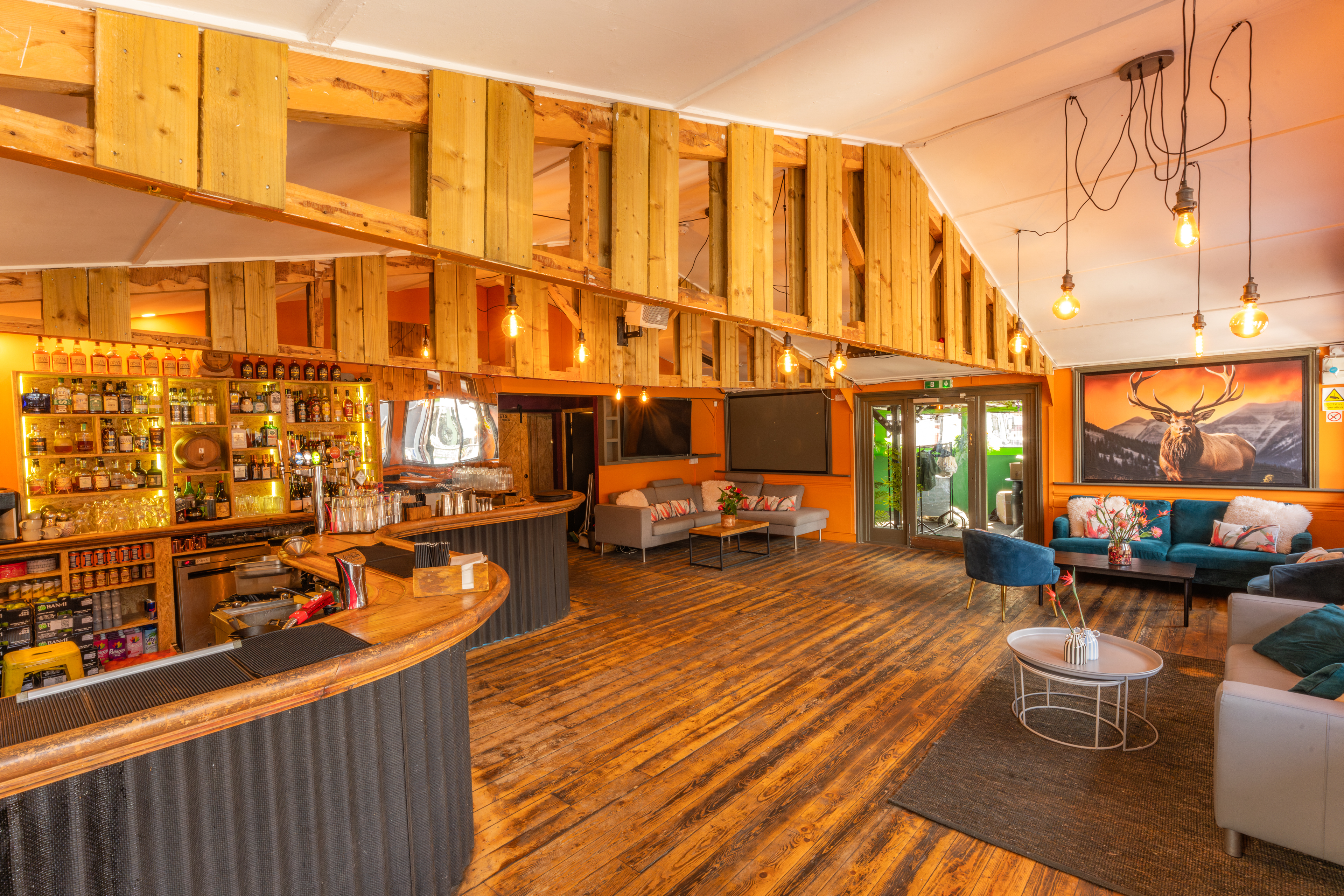 Cozy Bird of Paradise Bar in LIMIN SOUTHBANK, perfect for networking events and gatherings.