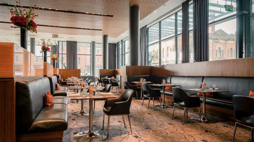 Podium Restaurant Hilton Manchester: Leather booth seating for corporate dinners and networking.