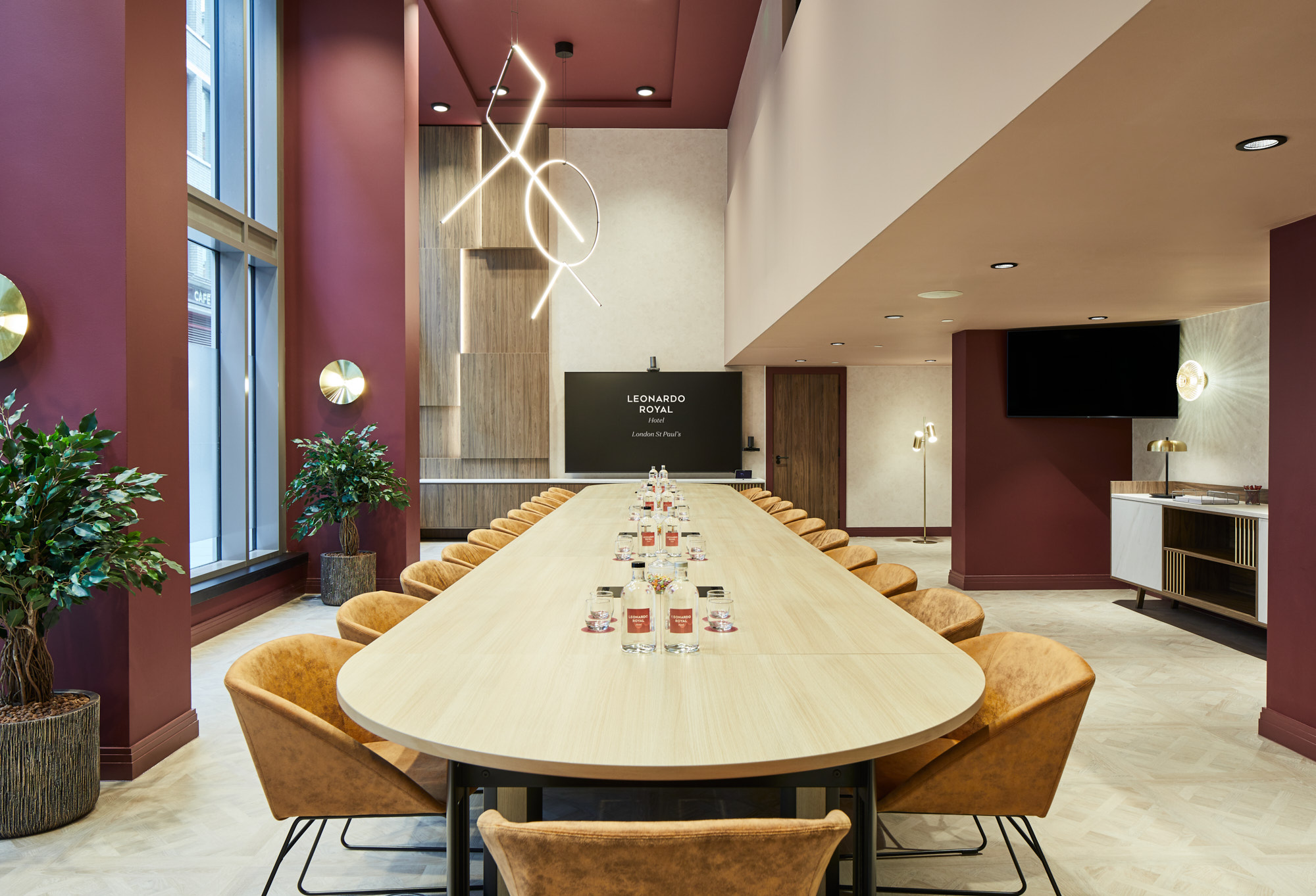 Modern meeting room at Leonardo Royal Hotel, ideal for conferences and collaborations.