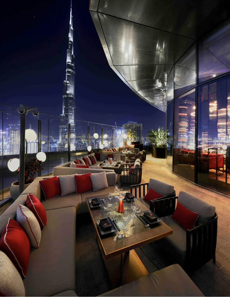 "CÉ LA VI London rooftop terrace for upscale meetings with stunning city skyline views."