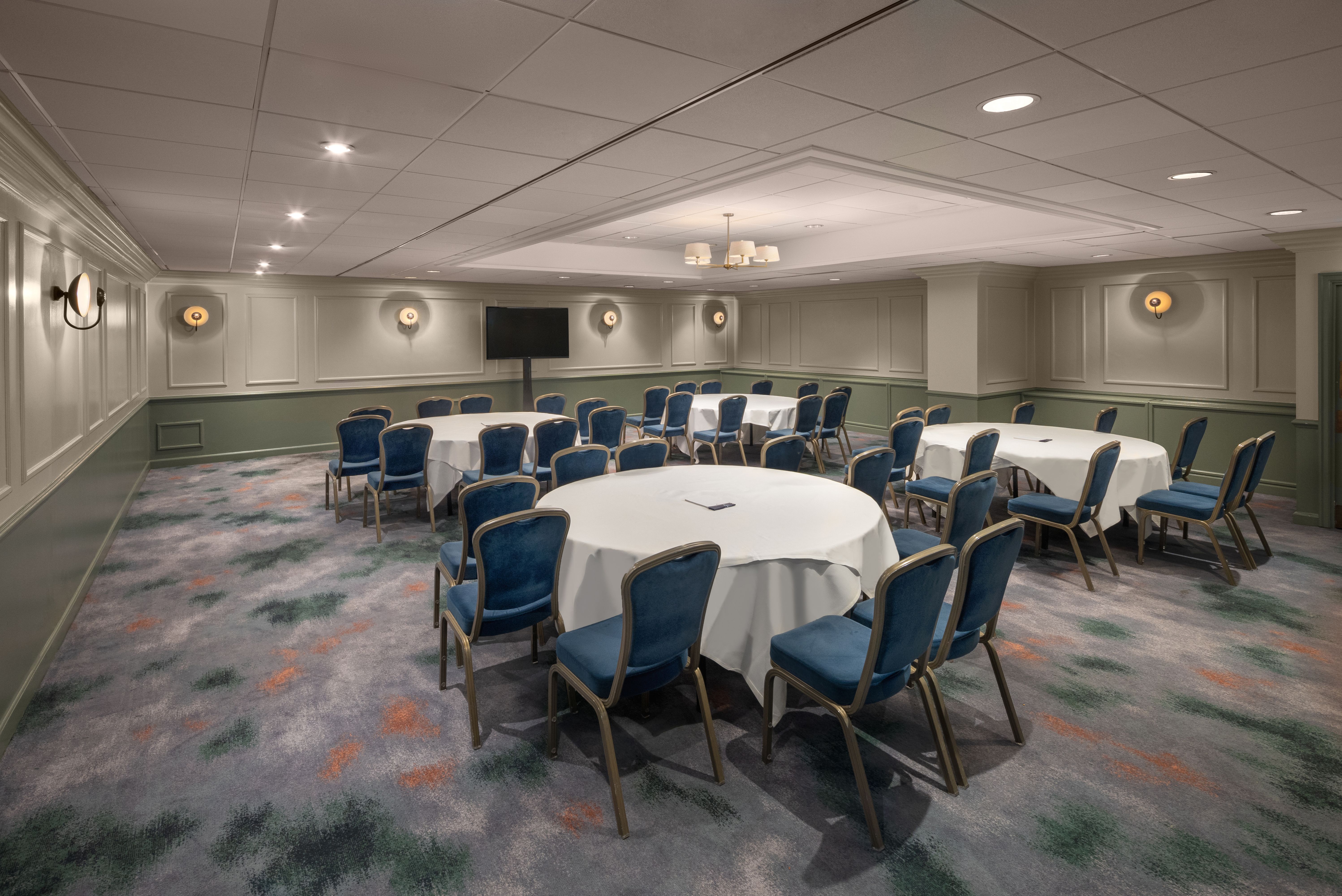 Versatile meeting space at DoubleTree by Hilton Brighton, ideal for corporate events.
