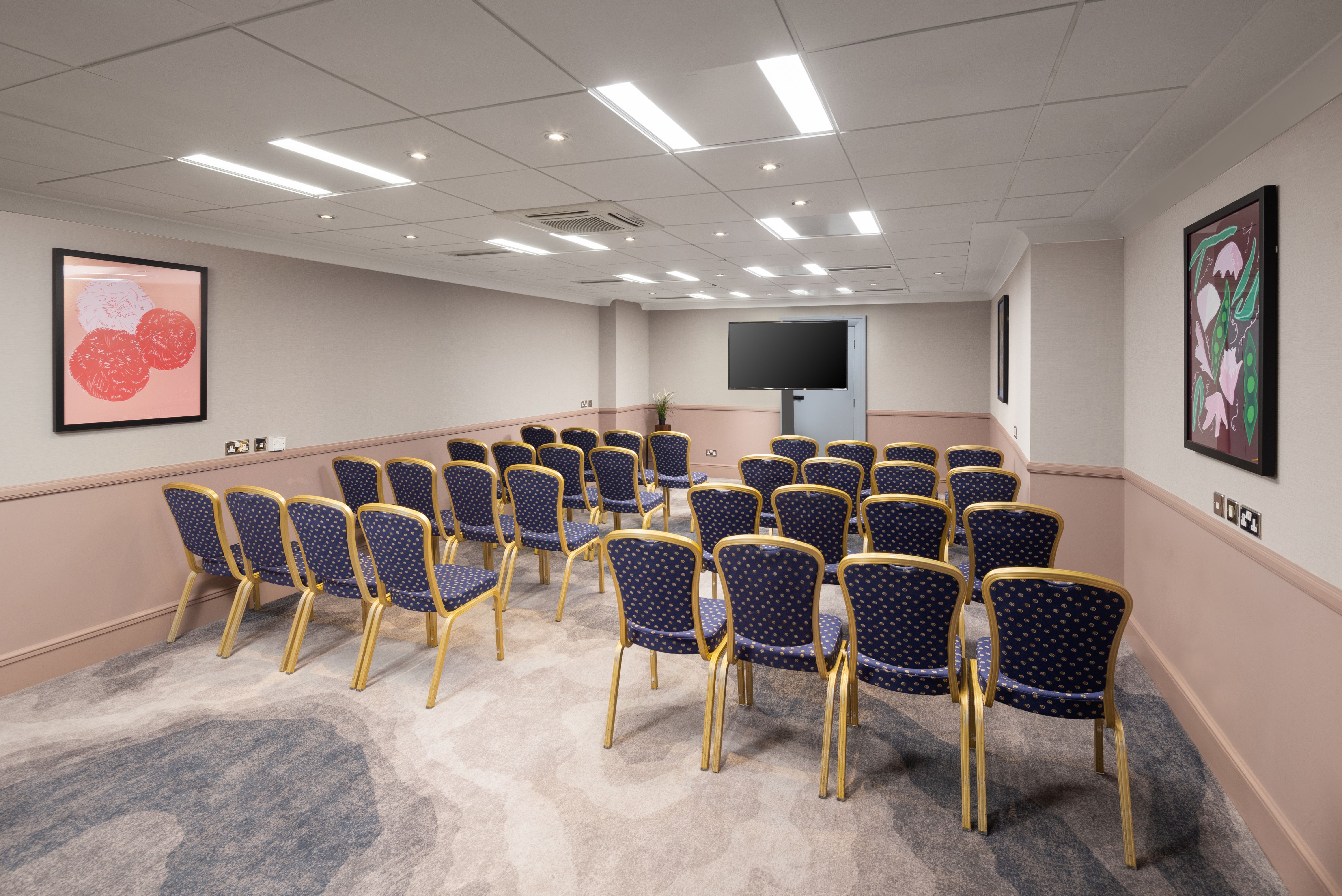 Modern meeting room at DoubleTree Hilton Brighton, ideal for workshops and team meetings.
