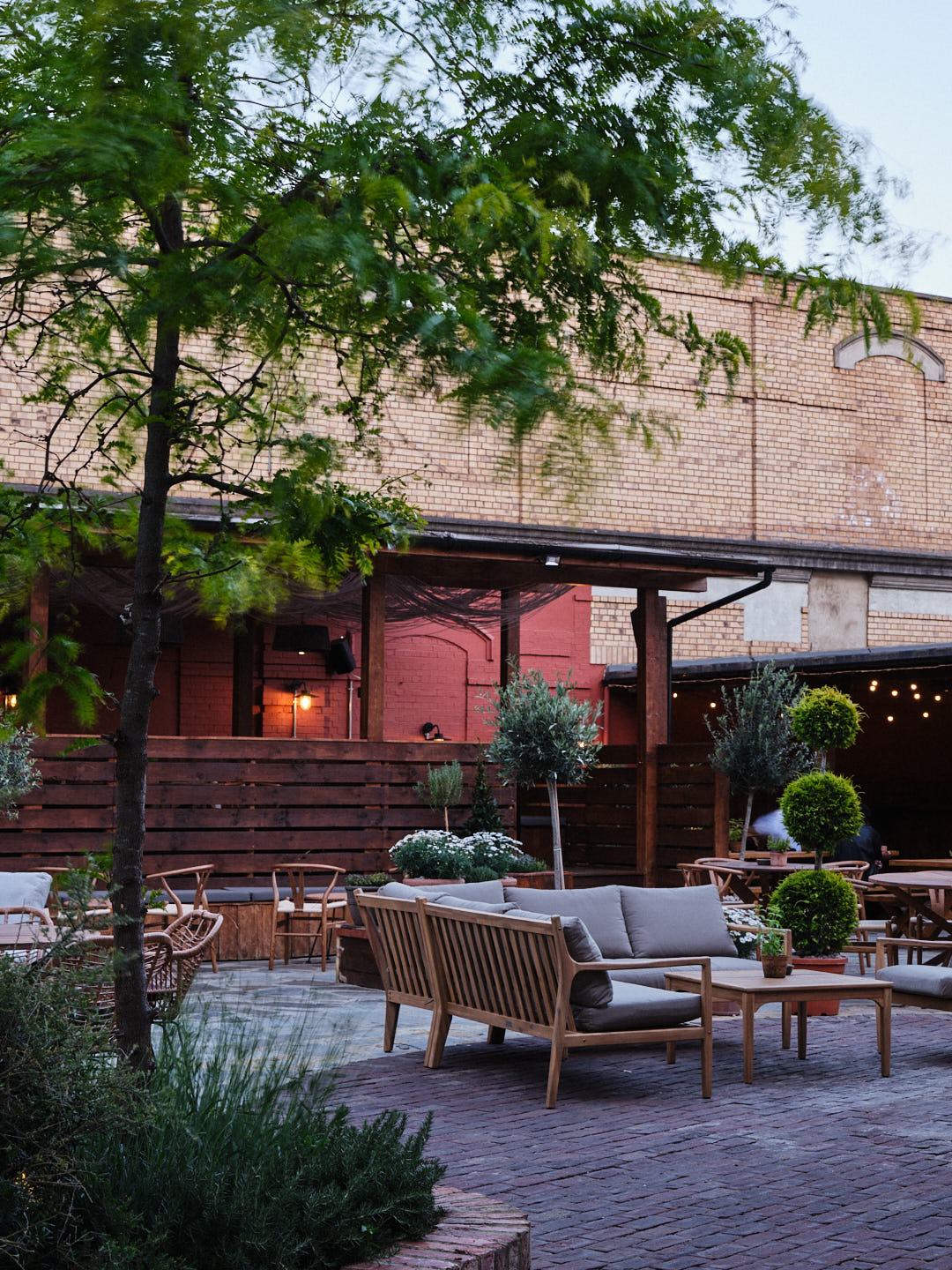 Charming outdoor venue with elegant seating for casual events and gatherings in Pyro.